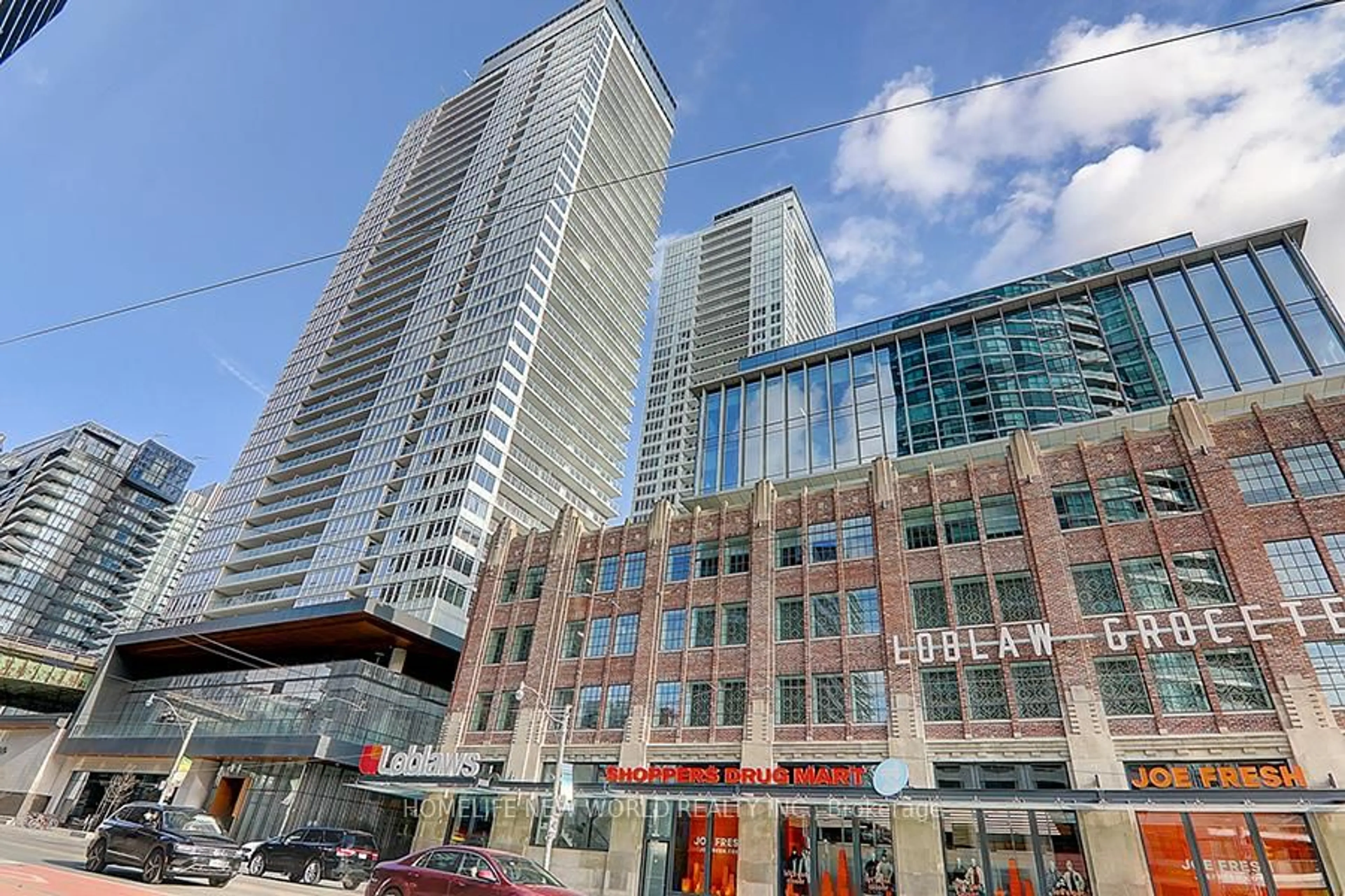 Indoor foyer for 17 Bathurst St #2216, Toronto Ontario M5V 0N1