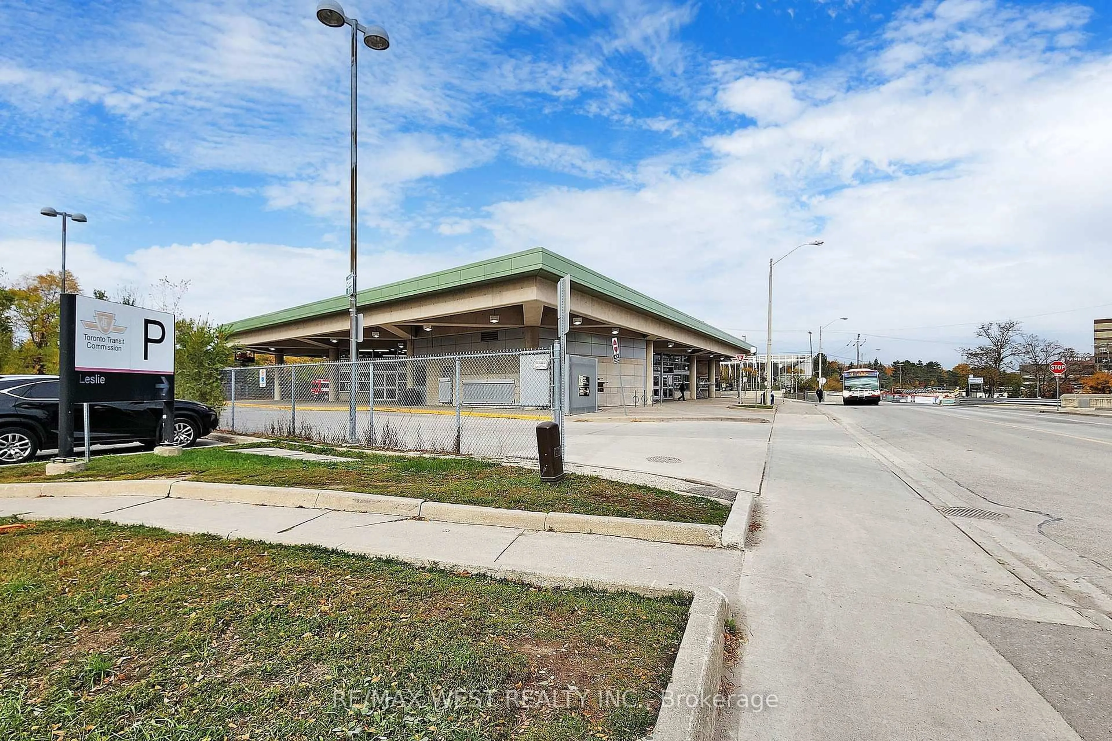 Unknown for 2756 Old Leslie St #808, Toronto Ontario M2K 0E2