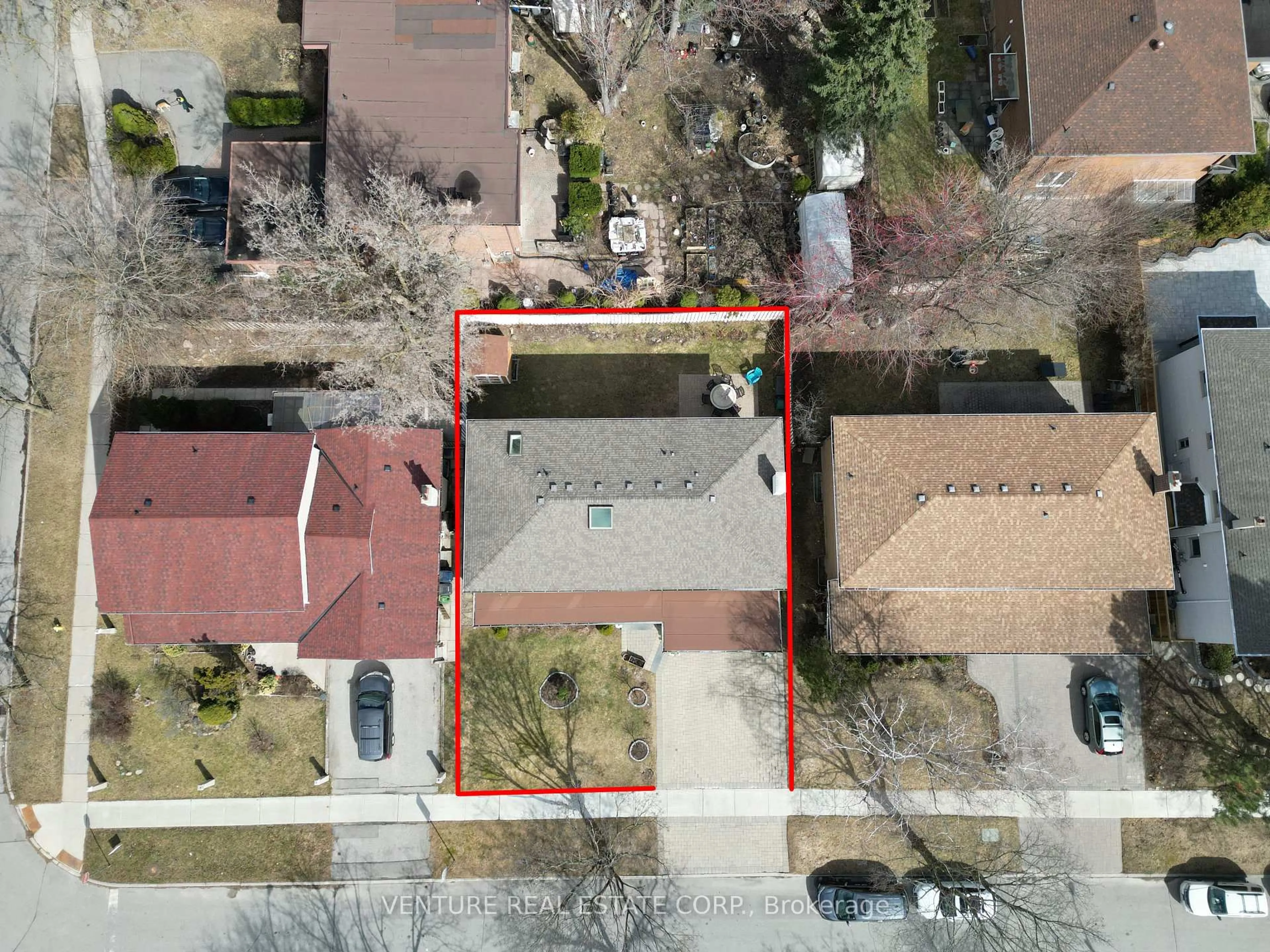 A pic from outside/outdoor area/front of a property/back of a property/a pic from drone, street for 40 Shenstone Rd, Toronto Ontario M2R 3B5