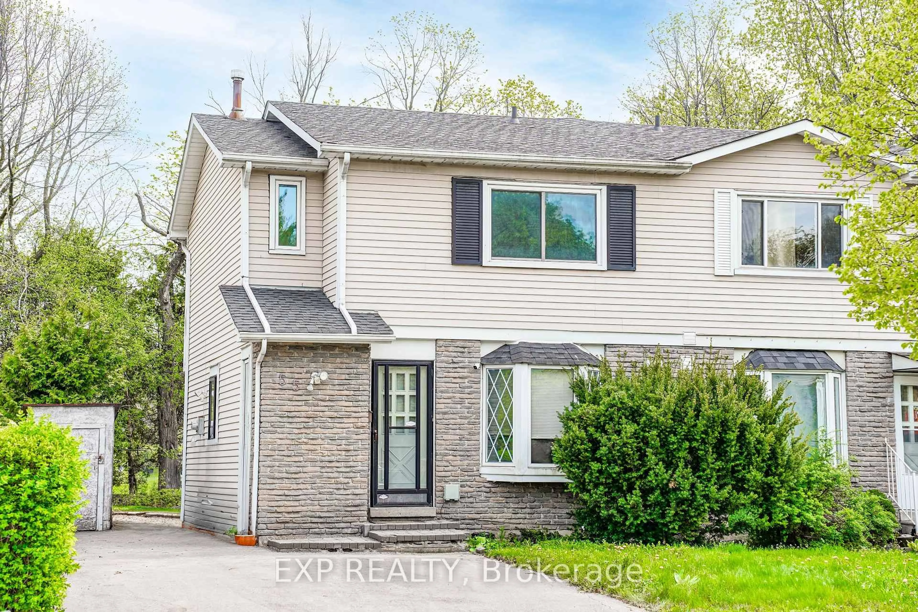 Home with vinyl exterior material, street for 55 Hollyberry Tr, Toronto Ontario M2H 2N9