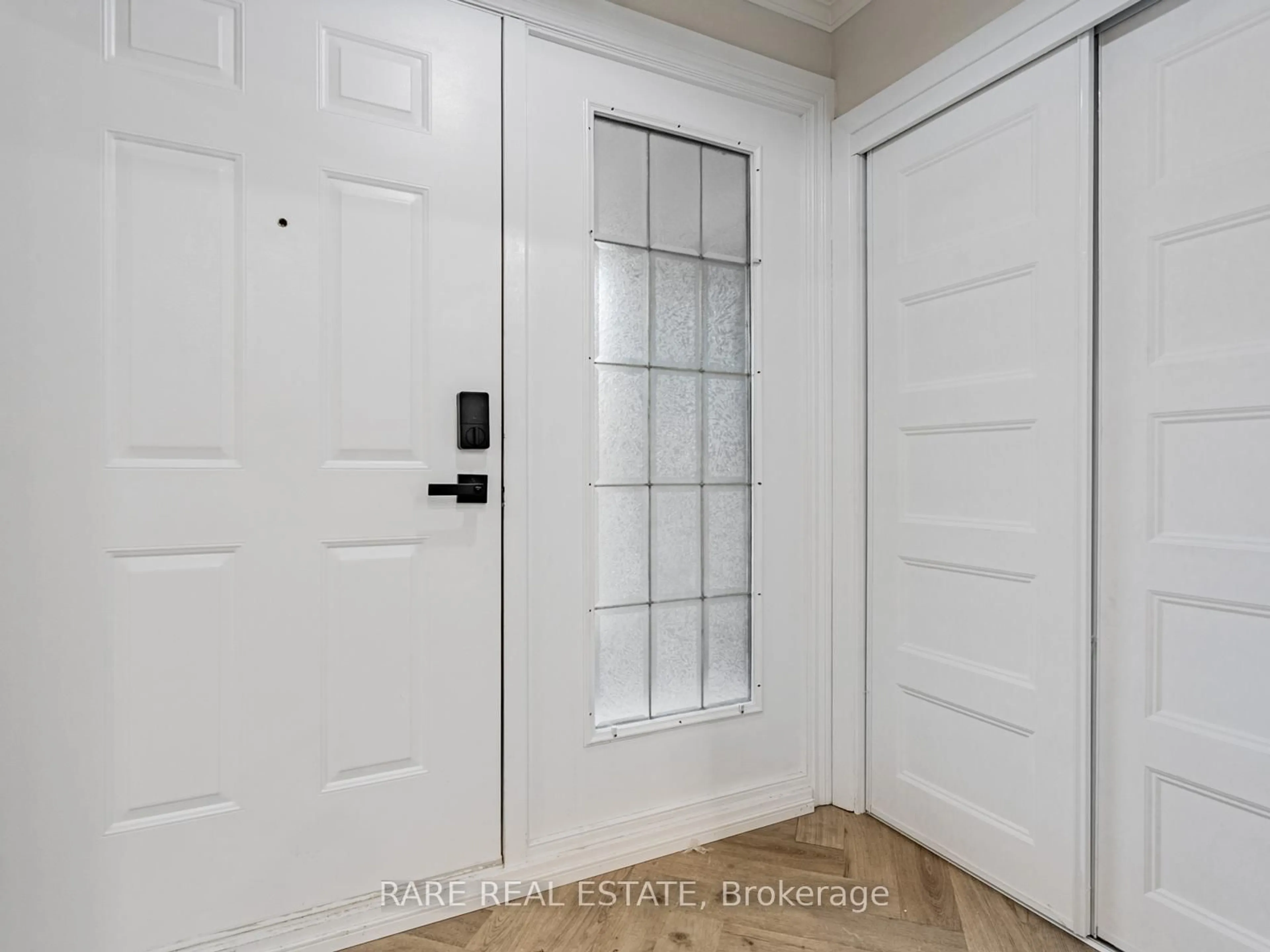 Indoor entryway for 262 Haddington Ave, Toronto Ontario M5M 2P9