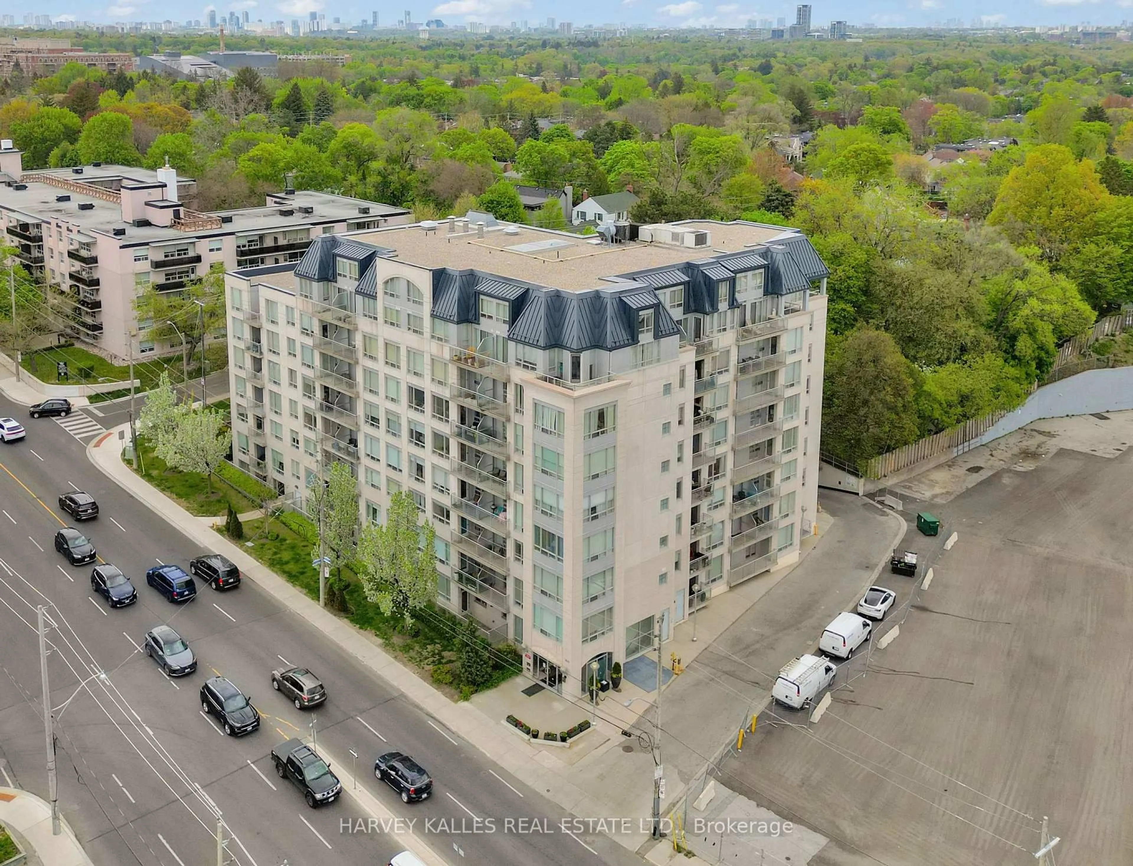 A pic from outside/outdoor area/front of a property/back of a property/a pic from drone, city buildings view from balcony for 1801 Bayview Ave #605, Toronto Ontario M4G 4K2
