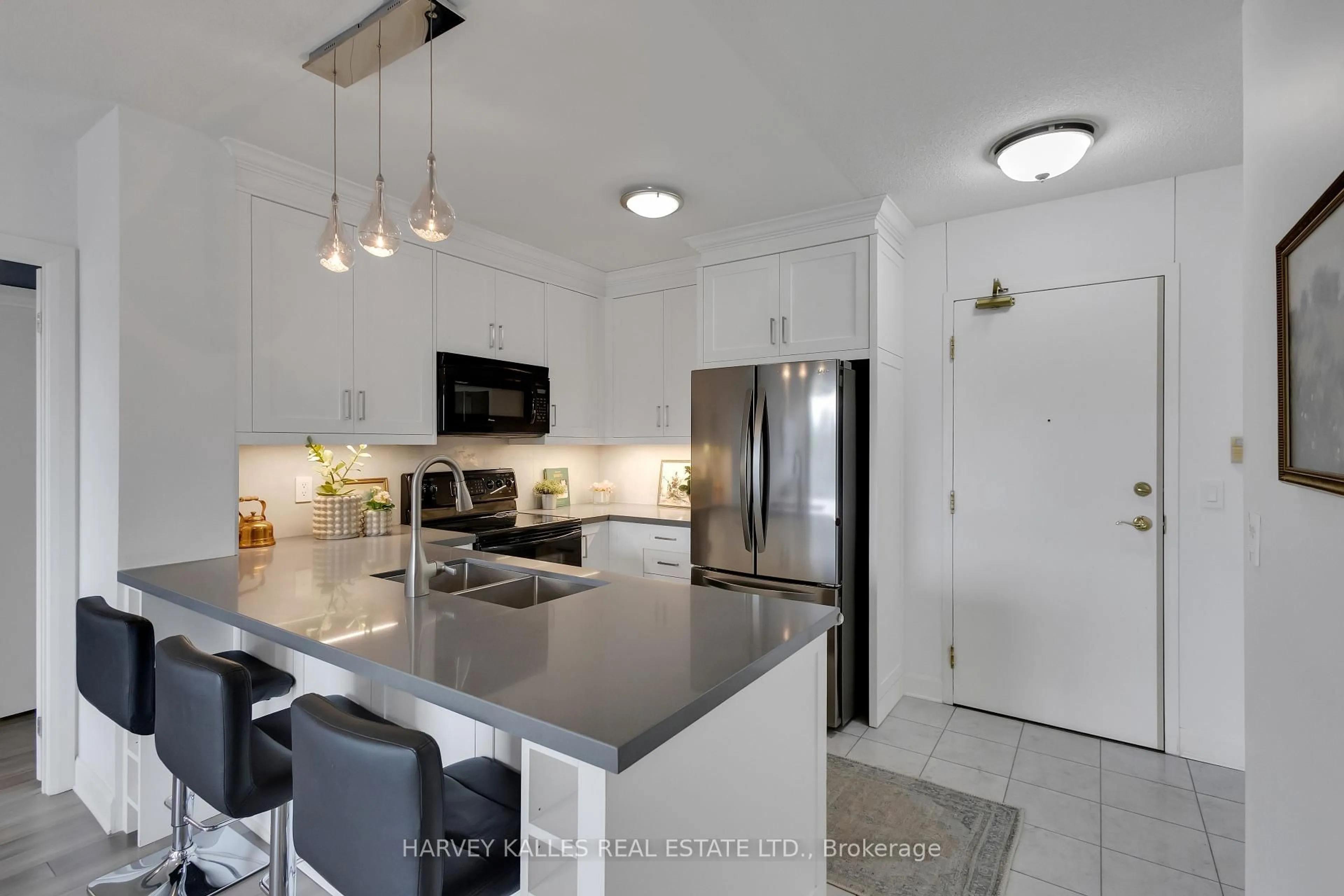 Contemporary kitchen, ceramic/tile floor for 1801 Bayview Ave #605, Toronto Ontario M4G 4K2