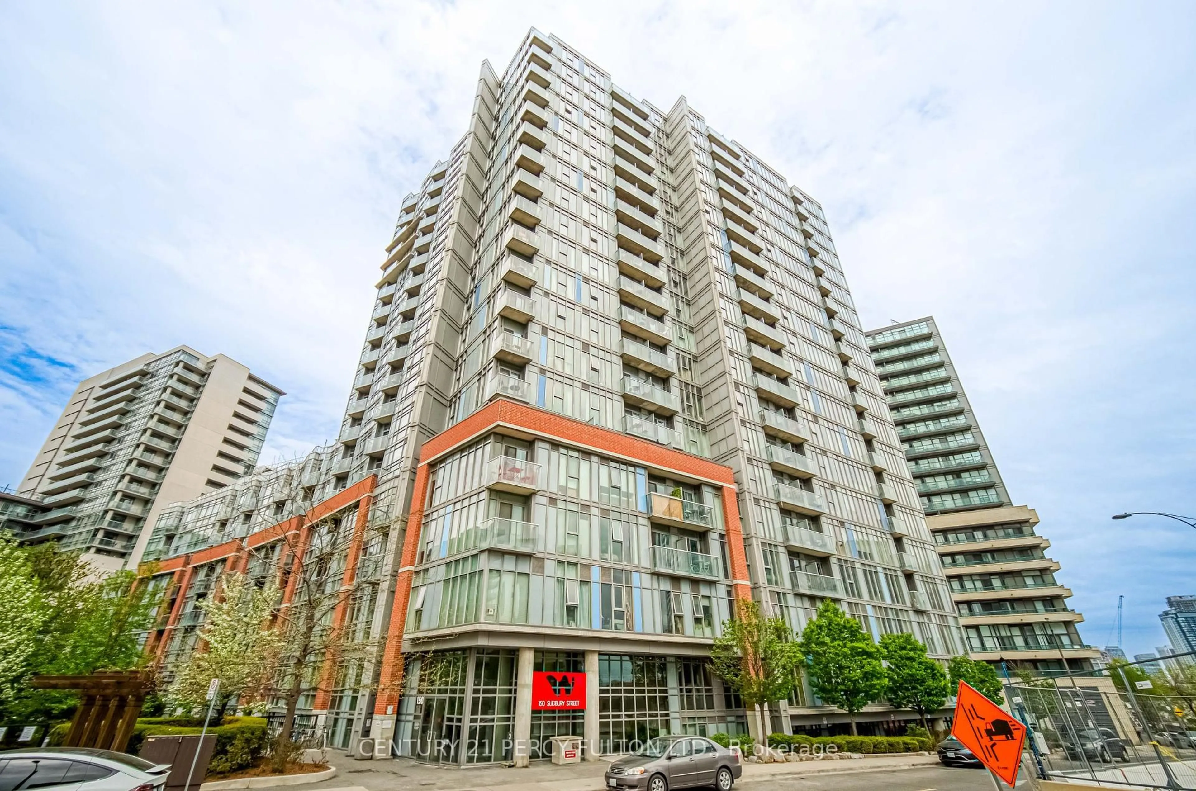 Patio, building for 150 Sudbury St #1609, Toronto Ontario M6J 3S8