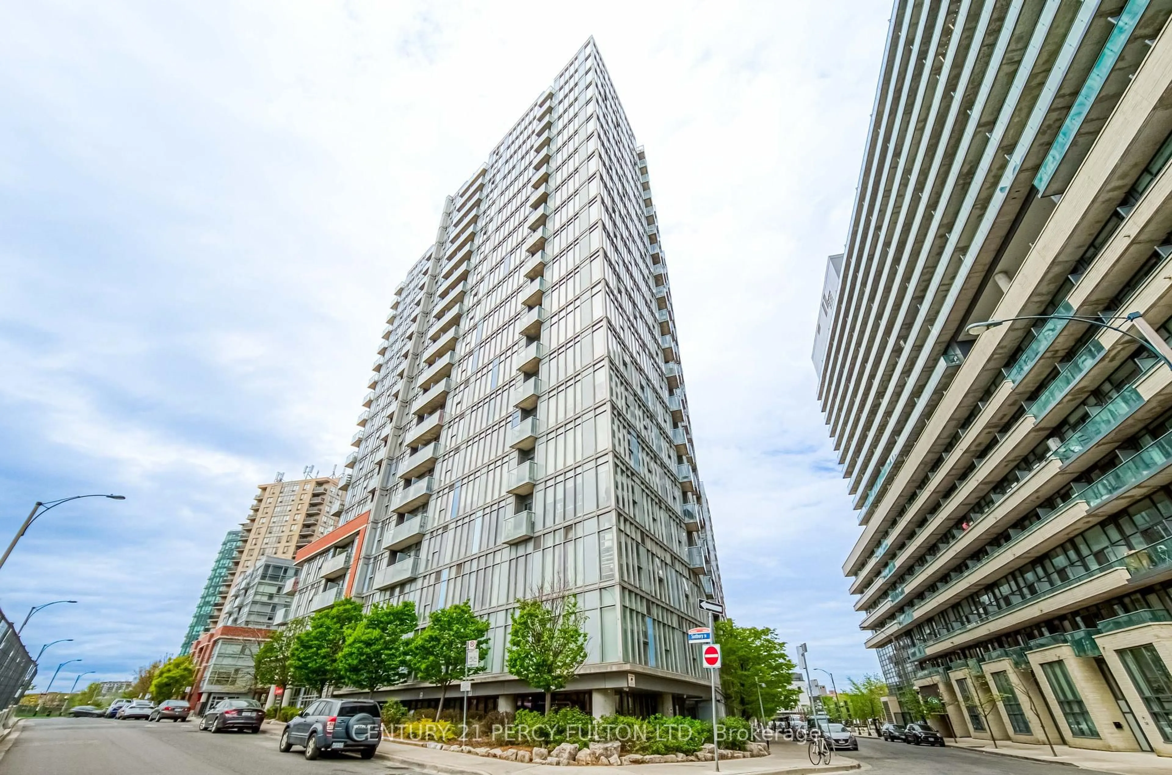 Patio, building for 150 Sudbury St #1609, Toronto Ontario M6J 3S8