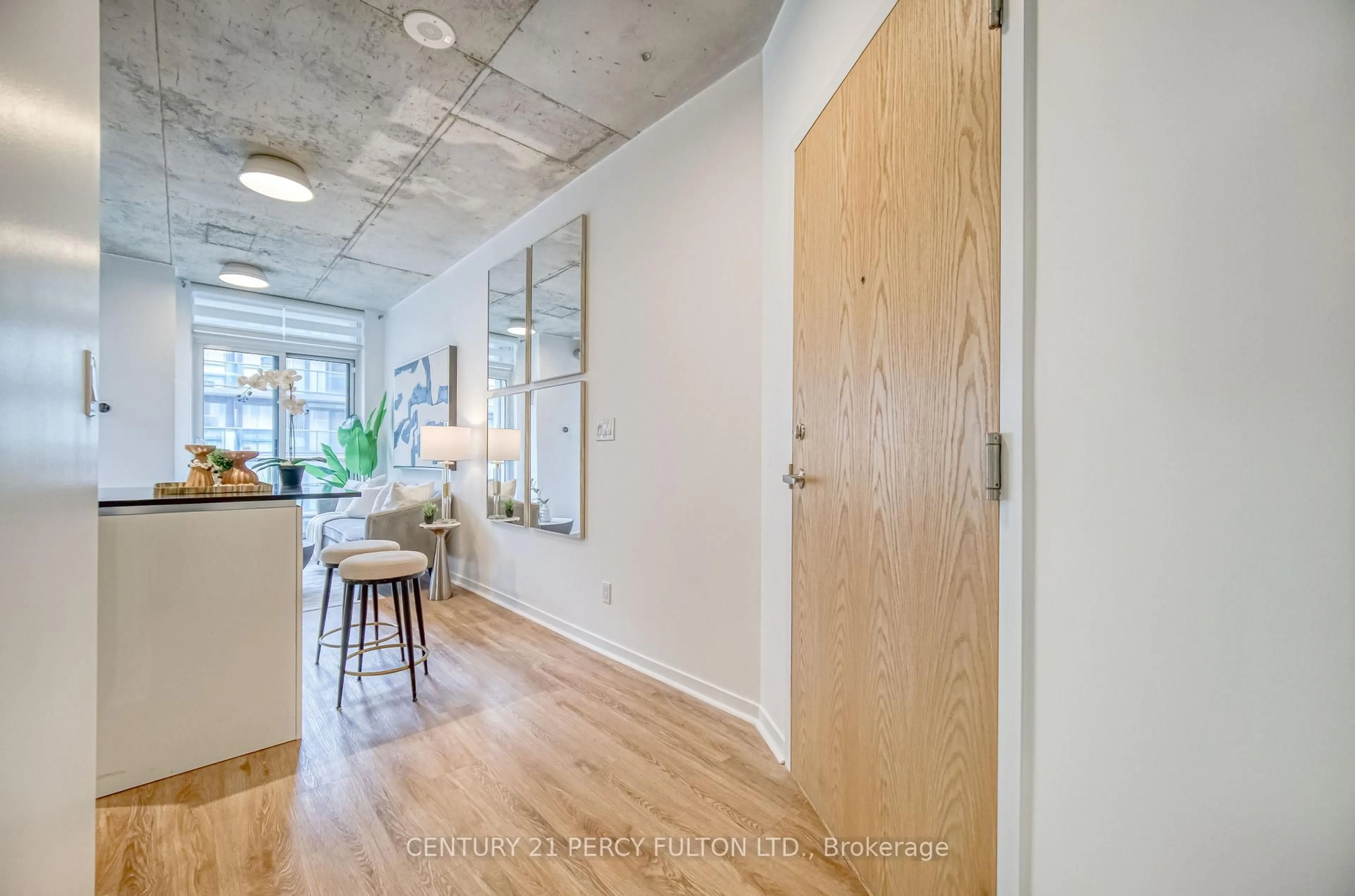 Indoor entryway for 150 Sudbury St #1609, Toronto Ontario M6J 3S8
