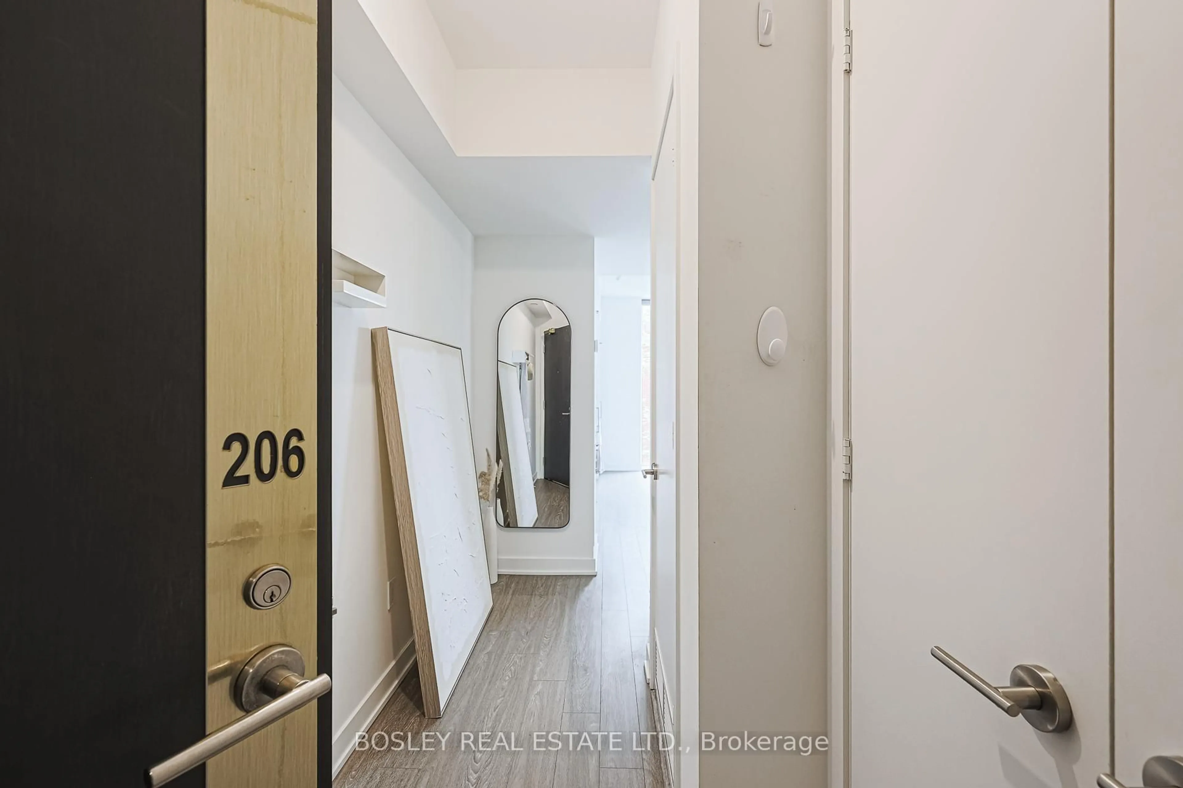 Indoor entryway for 106 Dovercourt Rd #206, Toronto Ontario M6J 3C3