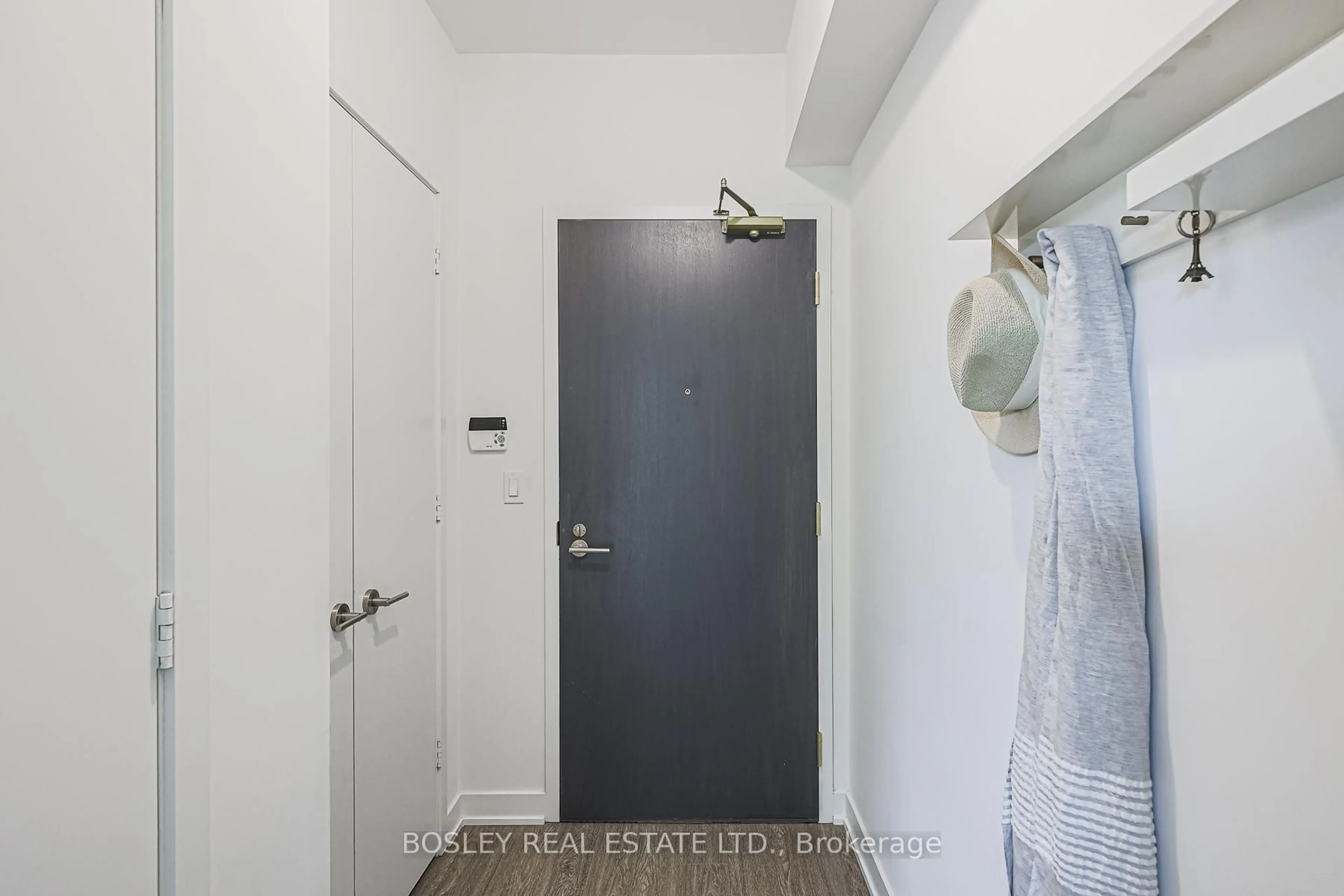 Indoor entryway for 106 Dovercourt Rd #206, Toronto Ontario M6J 3C3