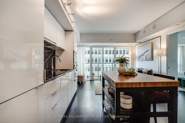 Additional property image - 955 BAY St Unit 1809