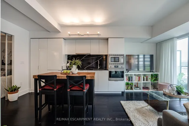 Additional property image - 955 BAY St Unit 1809