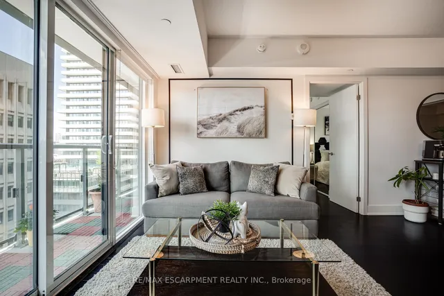 Additional property image - 955 BAY St Unit 1809