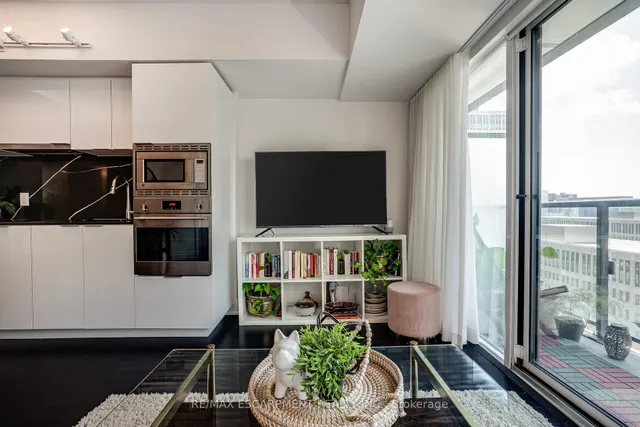 Additional property image - 955 BAY St Unit 1809