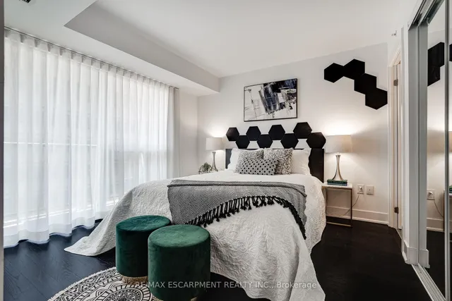 Additional property image - 955 BAY St Unit 1809
