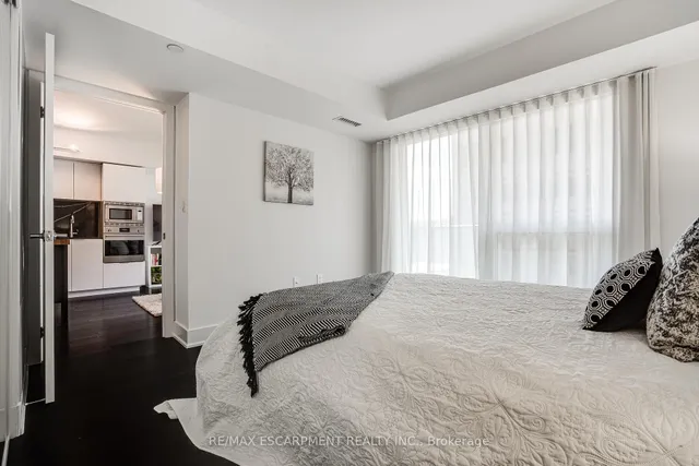 Additional property image - 955 BAY St Unit 1809