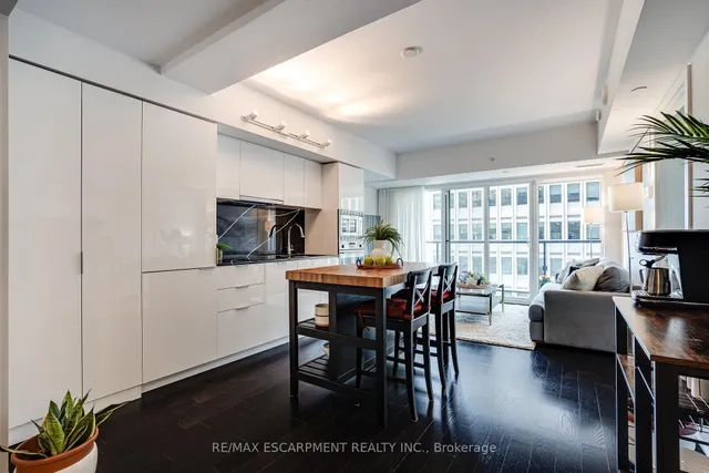 Additional property image - 955 BAY St Unit 1809