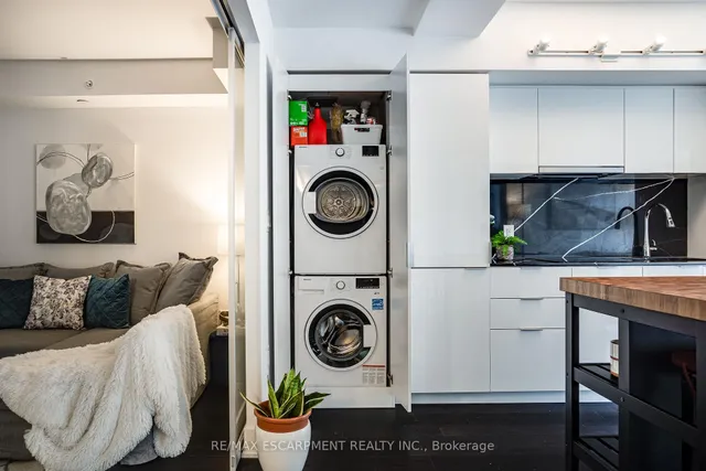 Additional property image - 955 BAY St Unit 1809