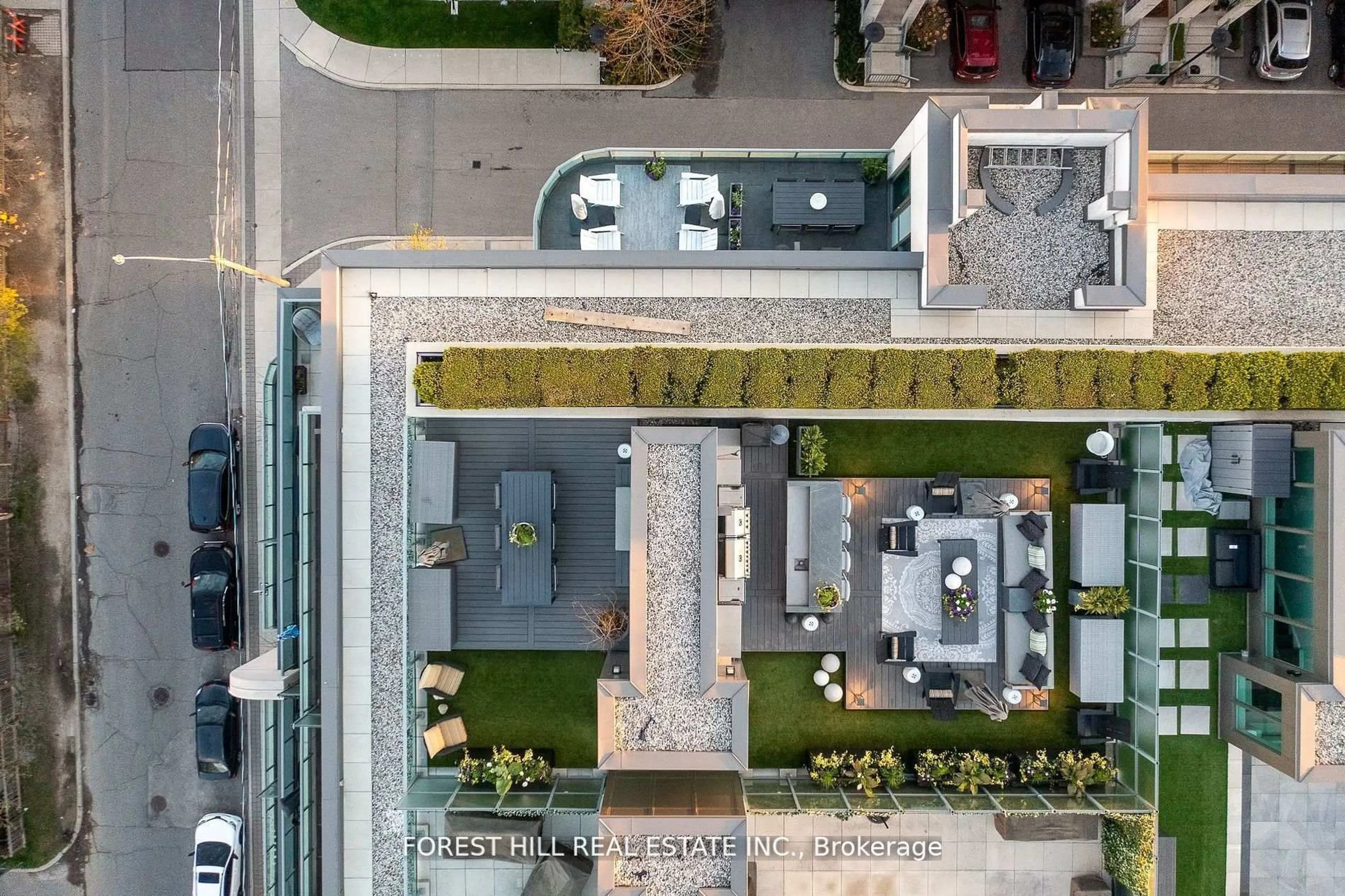 A pic from outside/outdoor area/front of a property/back of a property/a pic from drone, city buildings view from balcony for 377 Madison Ave #706, Toronto Ontario M4V 3E1