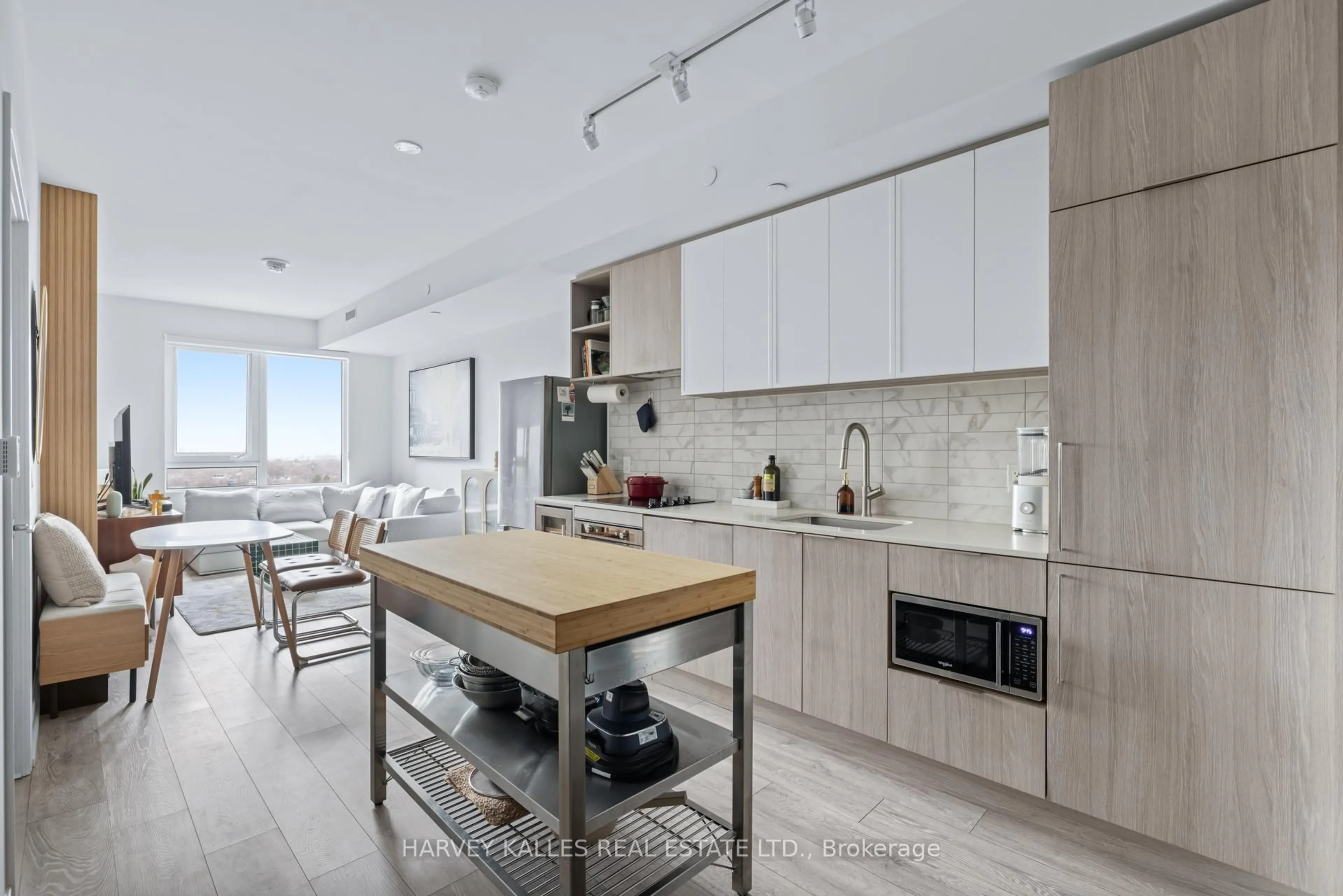 Open concept kitchen, unknown for 2020 Bathurst St #1602, Toronto Ontario M5P 0A6