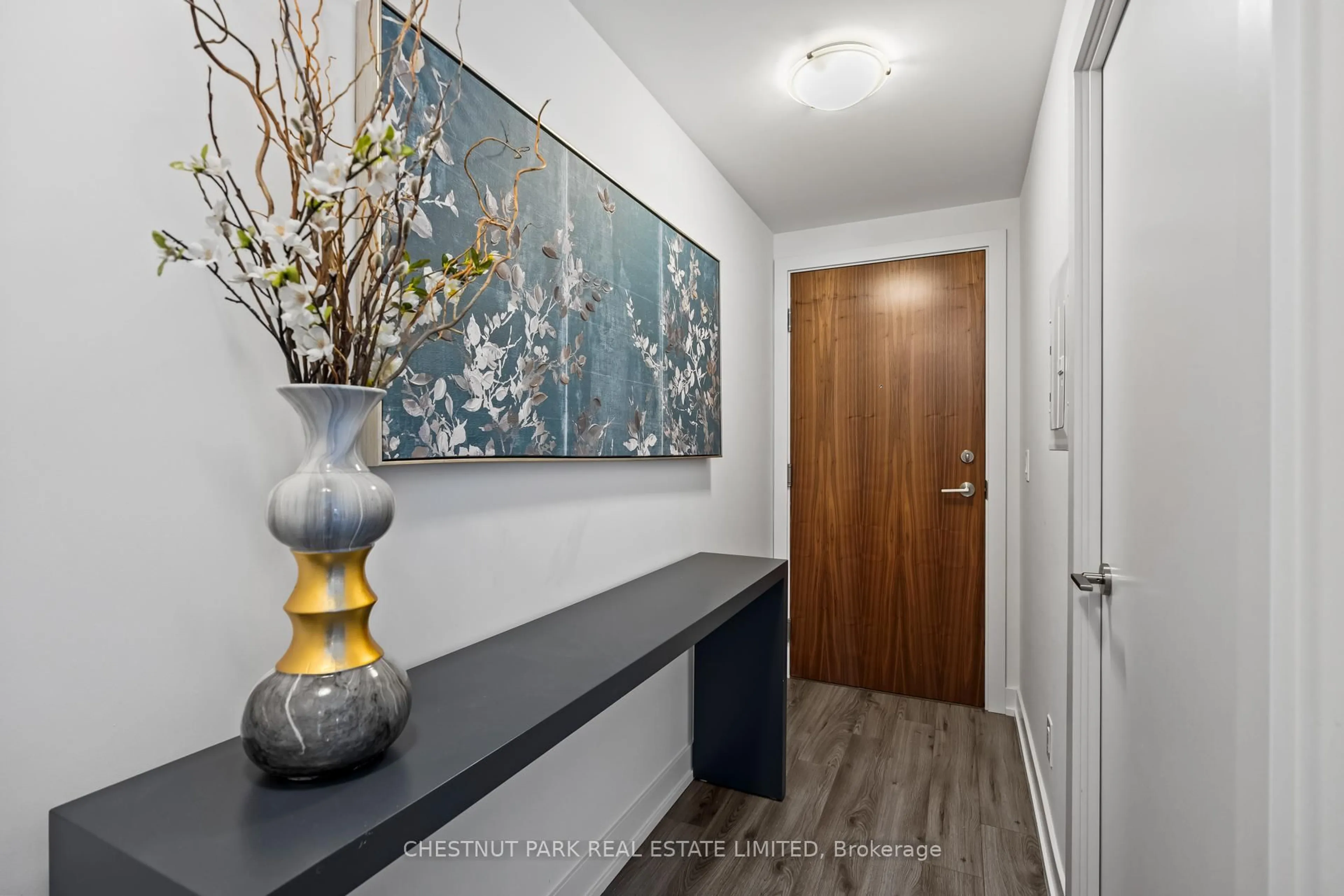 Indoor entryway for 170 Chiltern Hill Rd #805, Toronto Ontario M6C 0A9