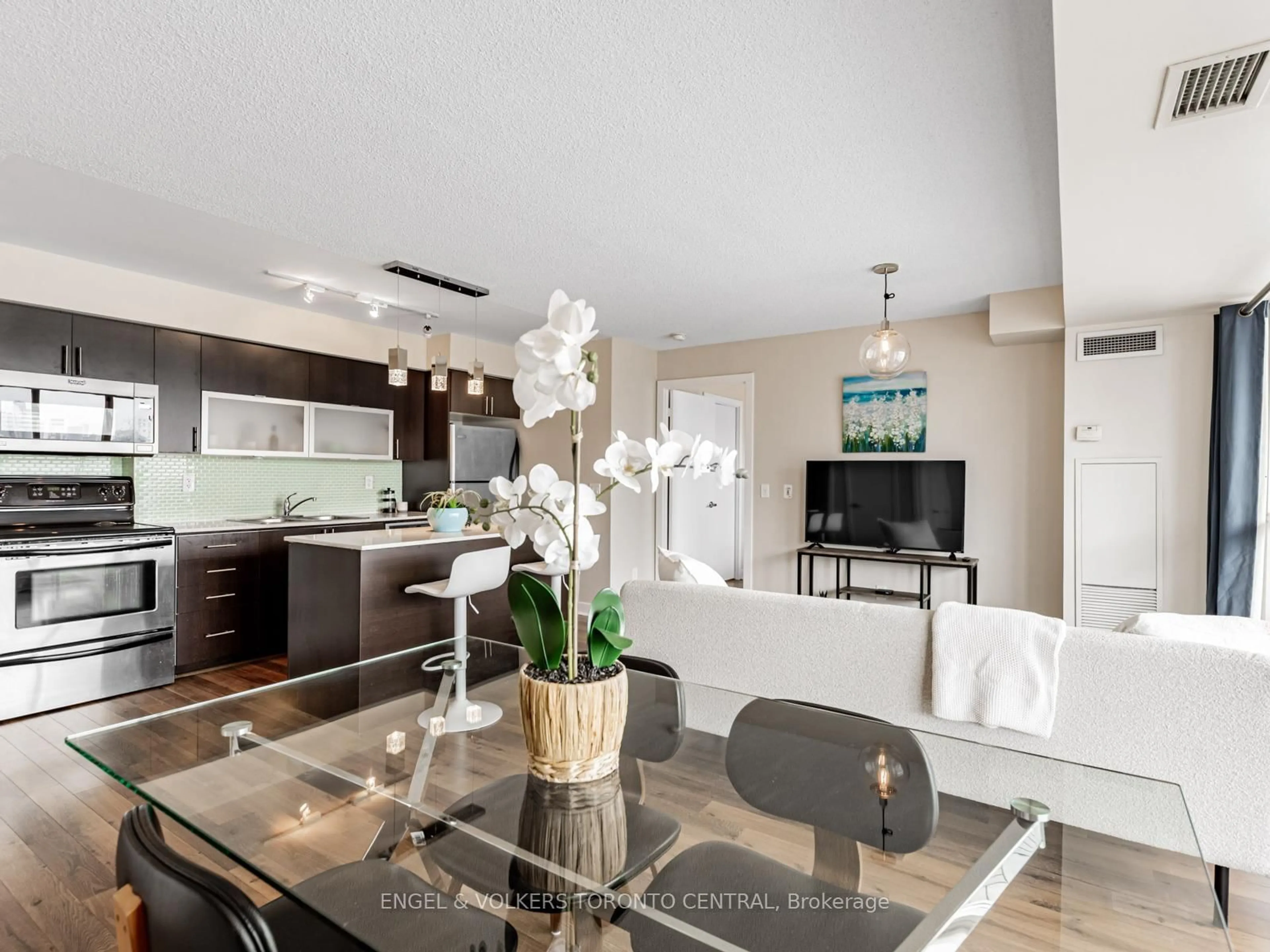 Contemporary kitchen, unknown for 80 Western Battery Rd #1507, Toronto Ontario M6K 3S1