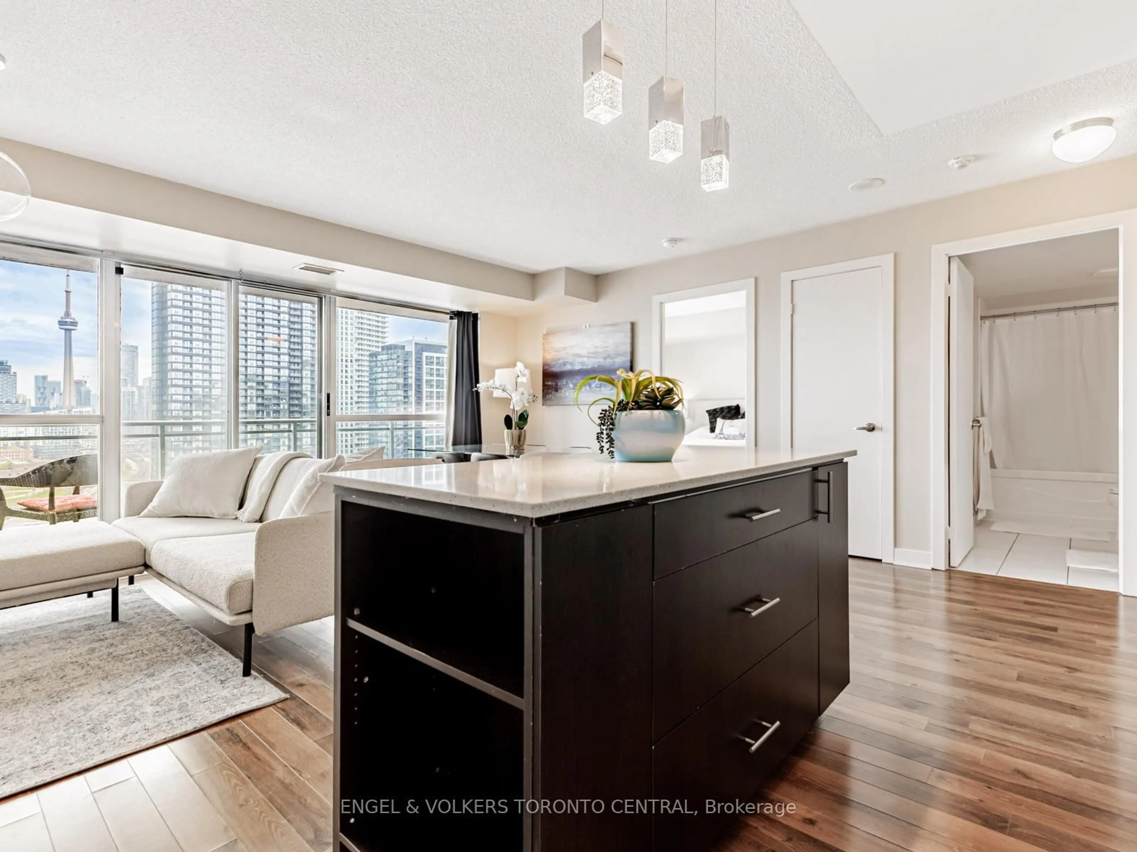 Open concept kitchen, wood/laminate floor for 80 Western Battery Rd #1507, Toronto Ontario M6K 3S1