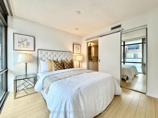 Additional property image - 38 Grenville St Unit 1107