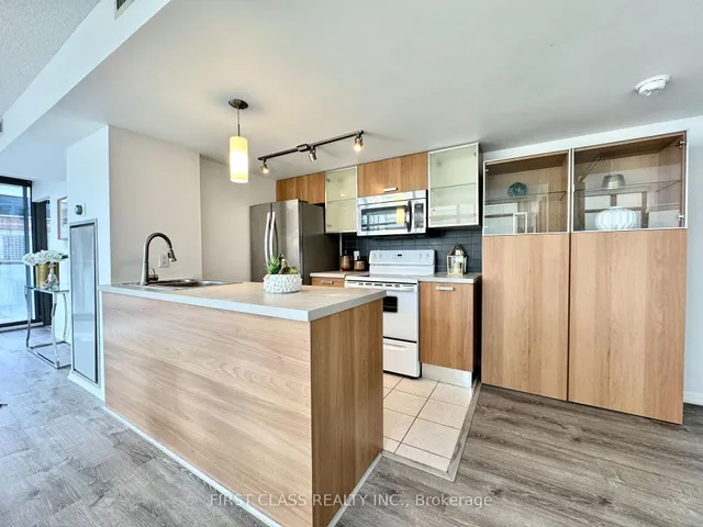 Additional property image - 38 Grenville St Unit 1107