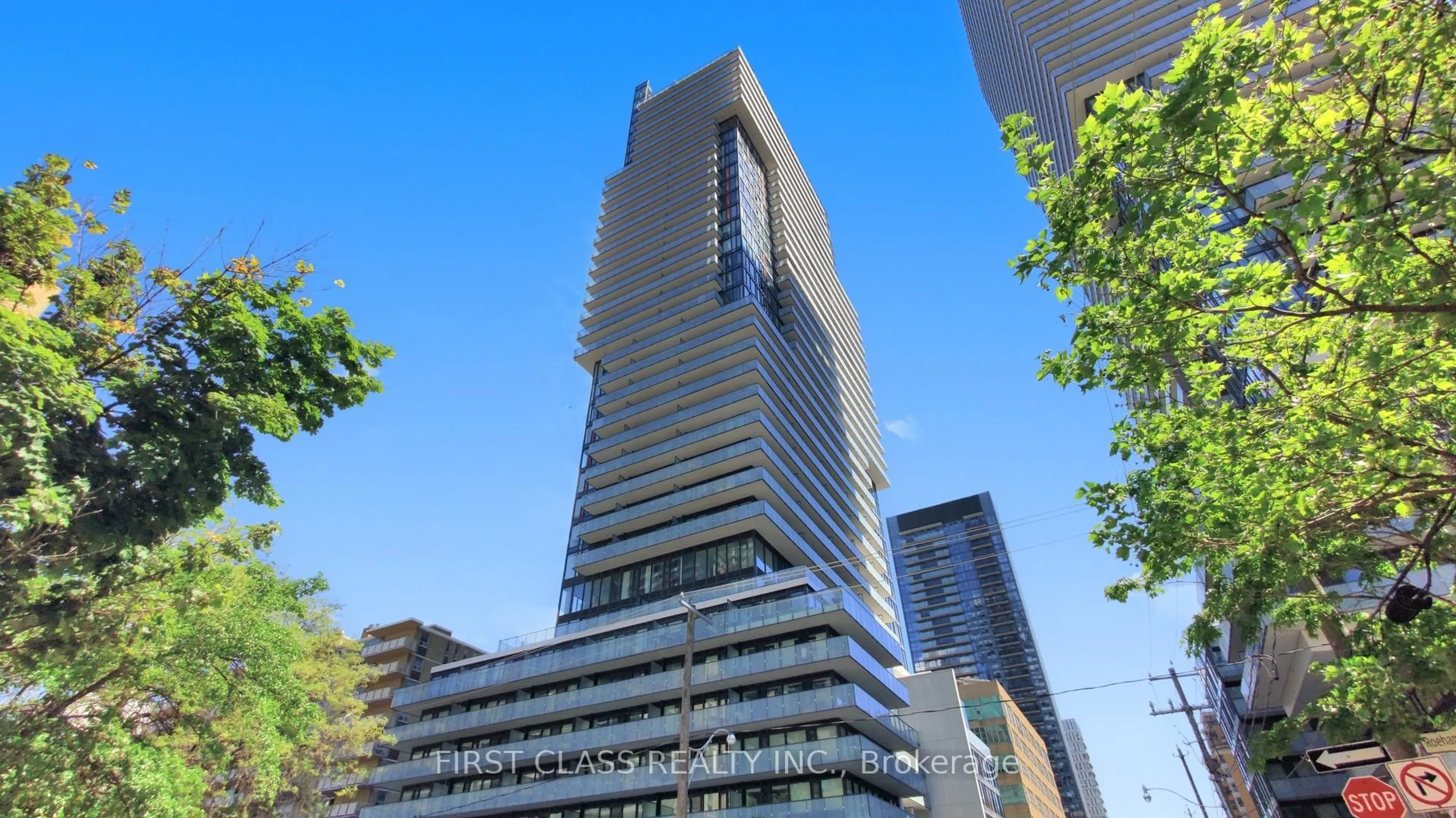 Indoor foyer for 185 Roehampton Ave #1606, Toronto Ontario M4P 1R4