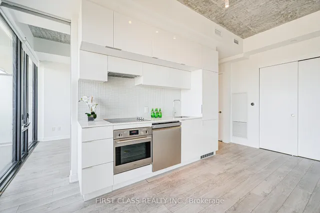 Additional property image - 185 Roehampton Ave Unit 1606