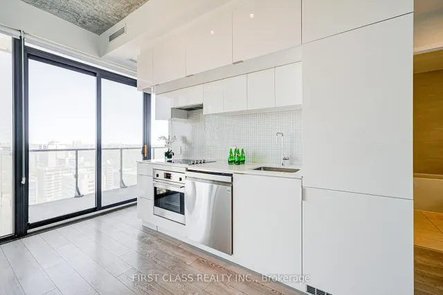 Additional property image - 185 Roehampton Ave Unit 1606
