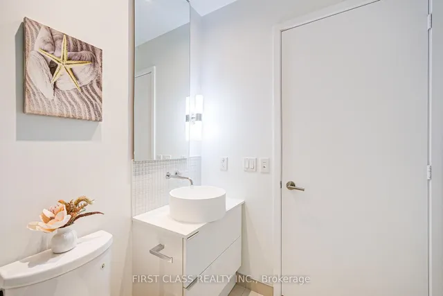 Additional property image - 185 Roehampton Ave Unit 1606