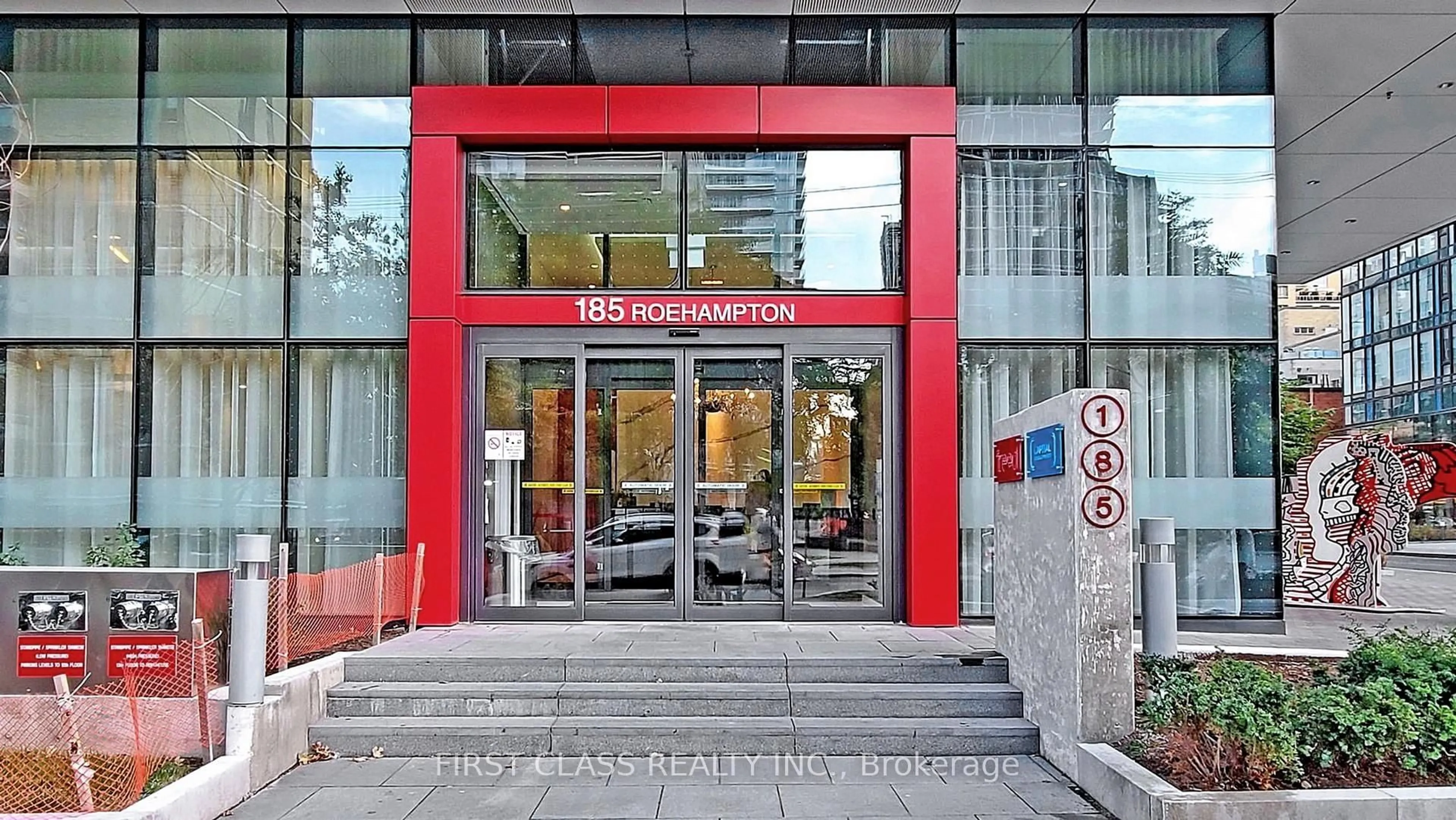 Indoor foyer for 185 Roehampton Ave #1606, Toronto Ontario M4P 1R4