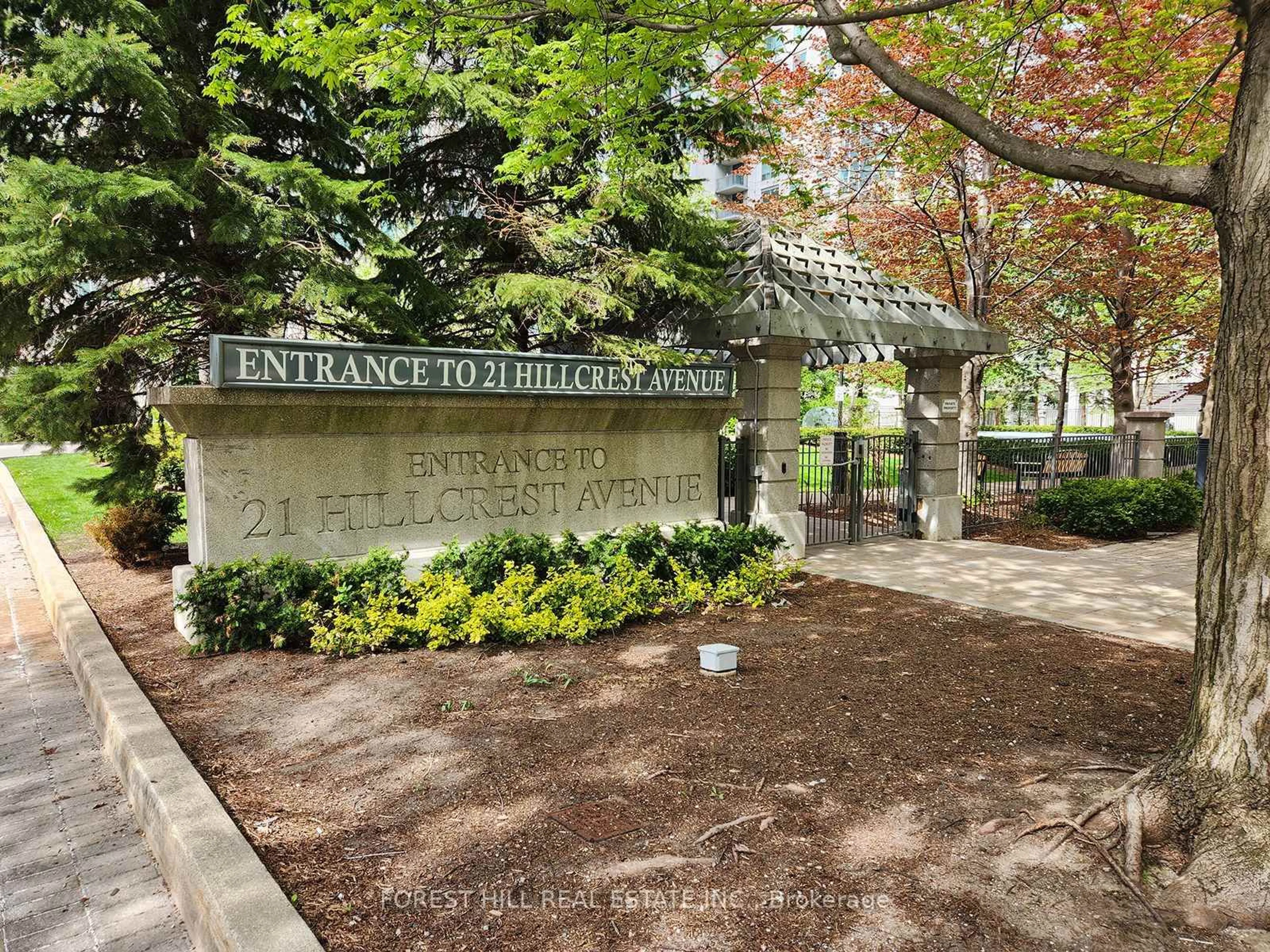 Indoor entryway for 21 Hillcrest Ave #2505, Toronto Ontario M2N 7K2