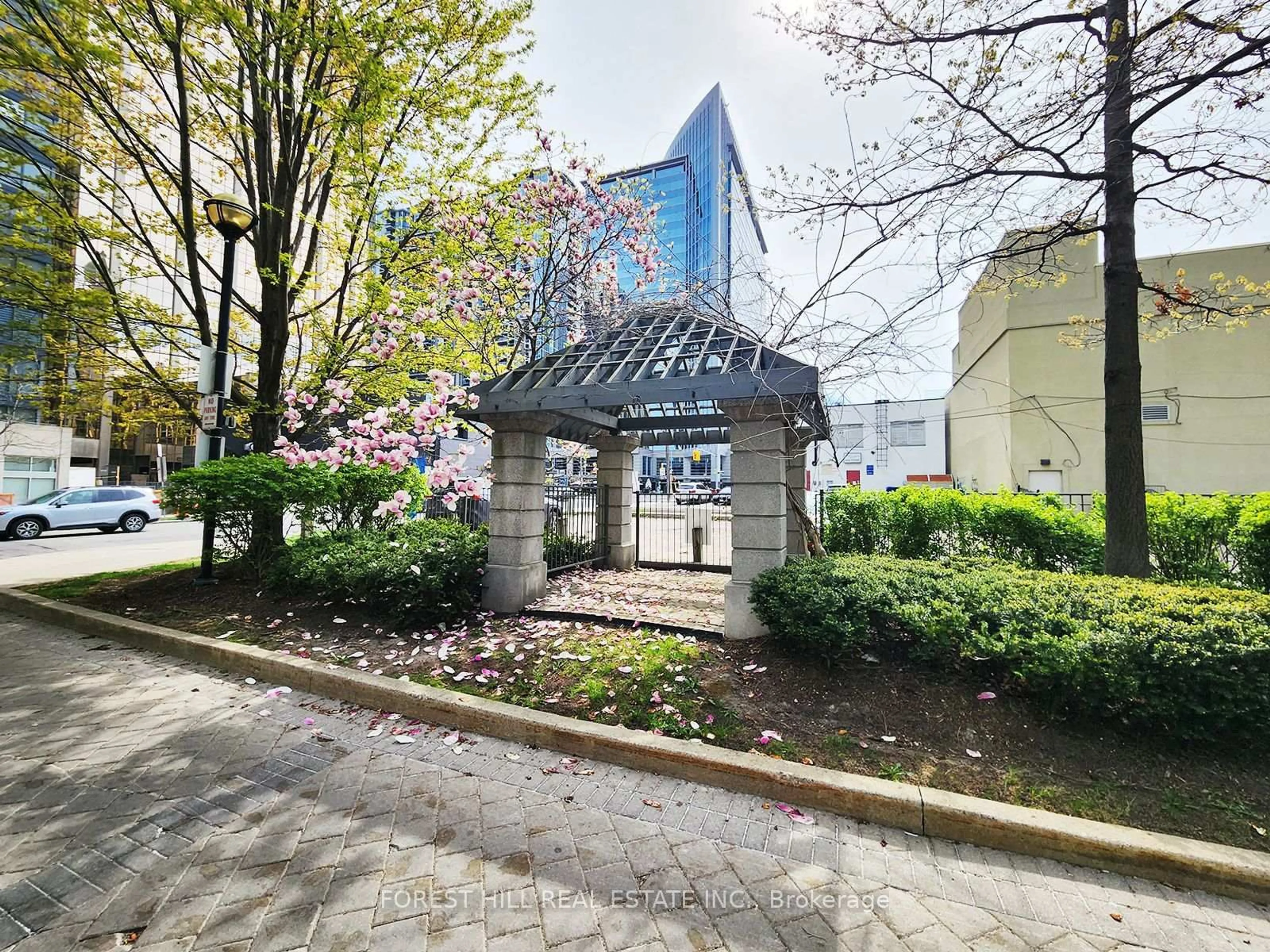 Indoor foyer for 21 Hillcrest Ave #2505, Toronto Ontario M2N 7K2