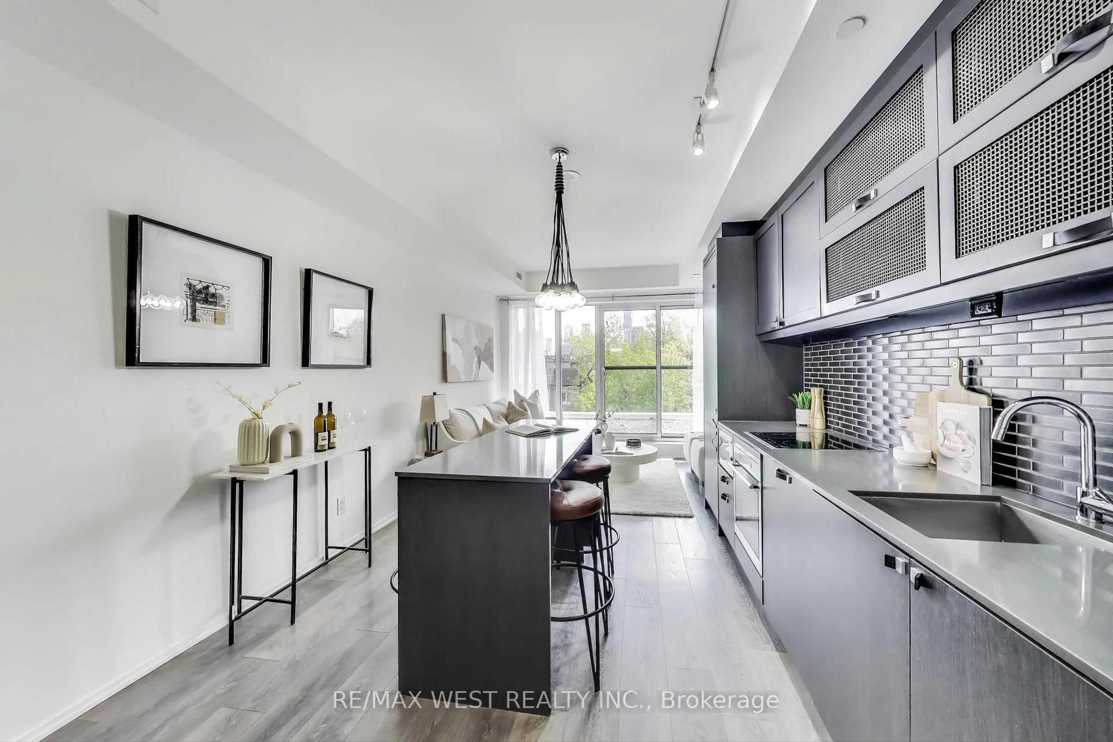 Open concept kitchen, ceramic/tile floor for 783 Bathurst St #307, Toronto Ontario M5S 0A8