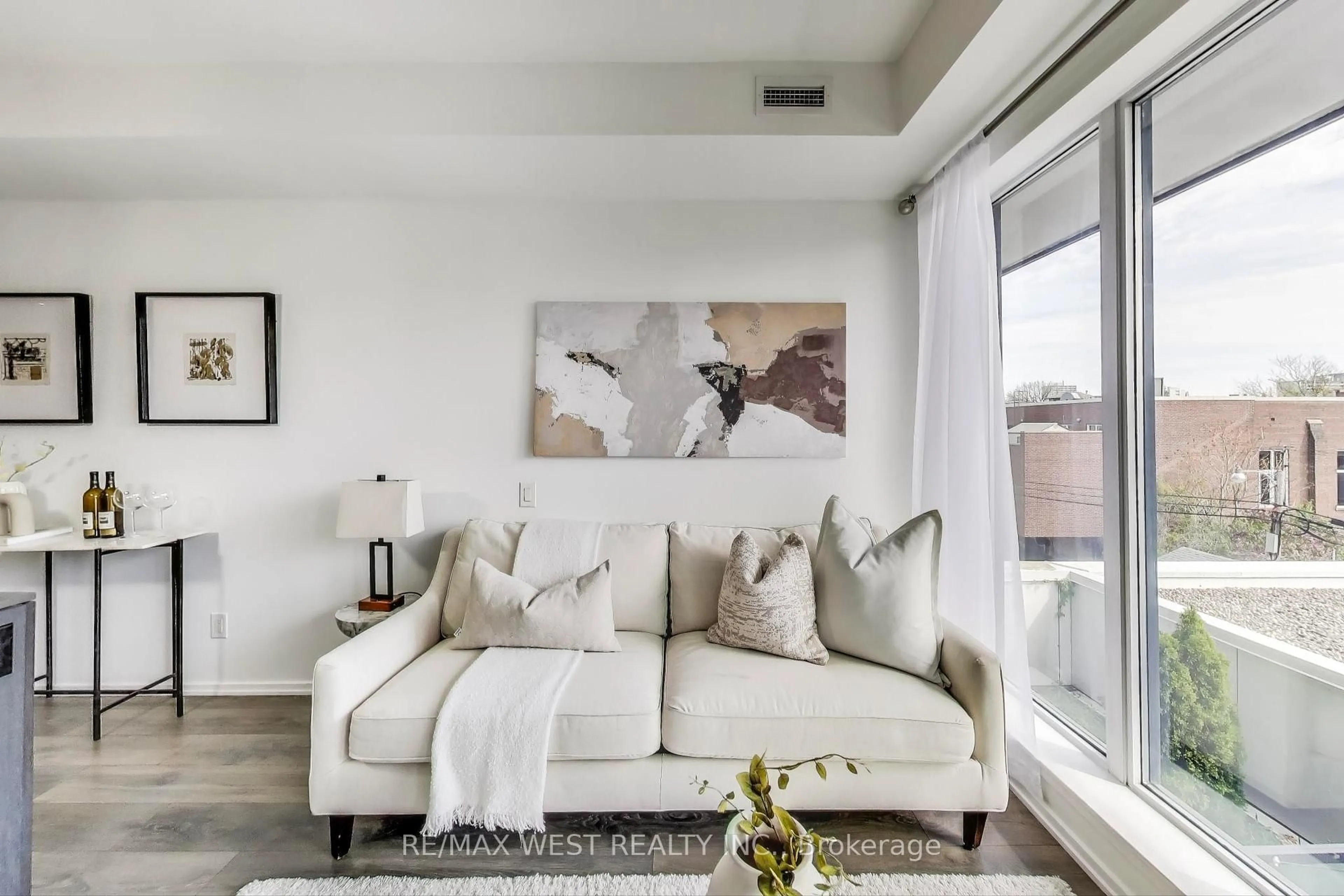 Living room with furniture, unknown for 783 Bathurst St #307, Toronto Ontario M5S 0A8