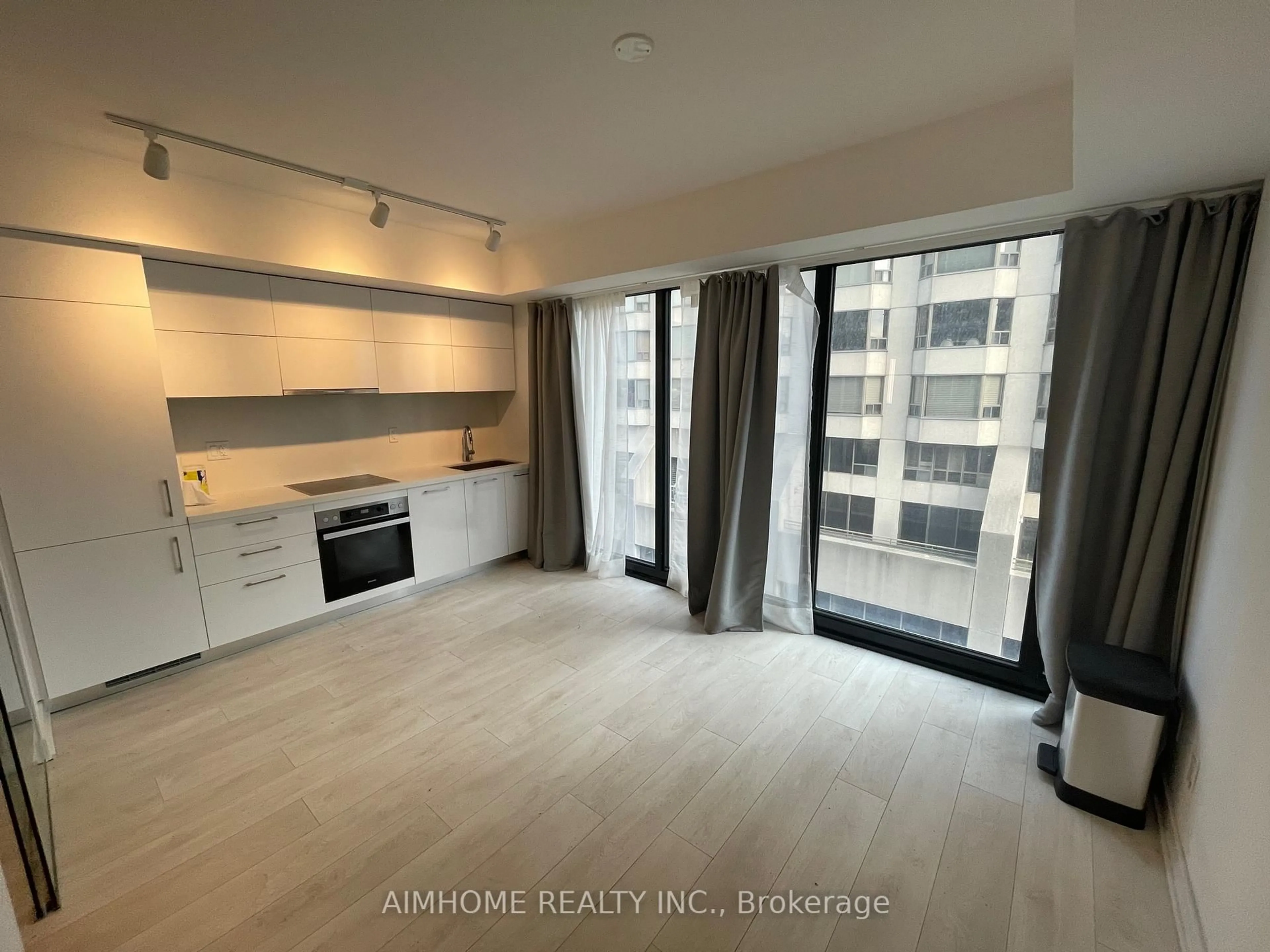 A pic of a room for 188 Cumberland St #1607, Toronto Ontario M5R 0B6