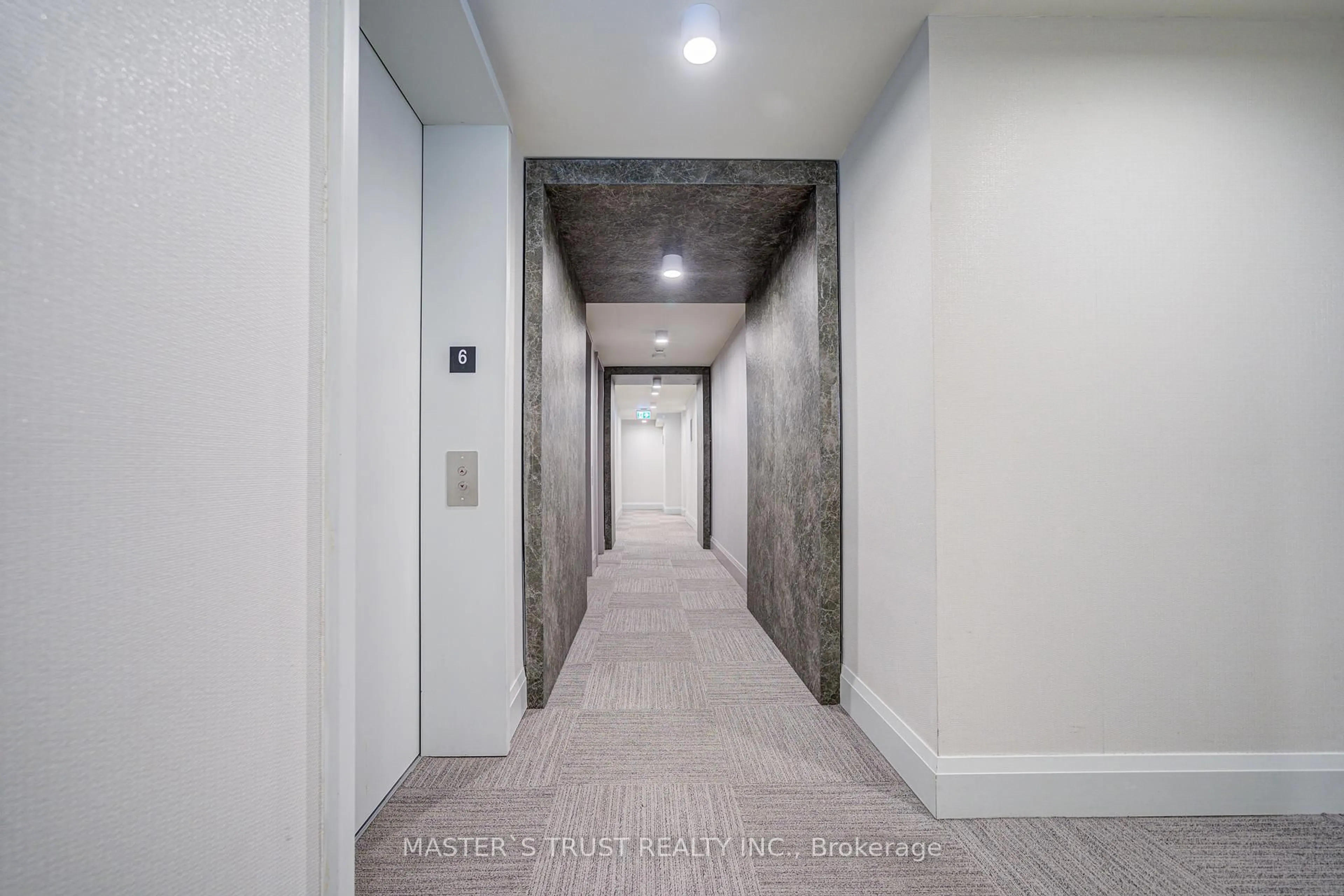 Indoor foyer for 188 Cumberland St #606, Toronto Ontario M5R 0B6