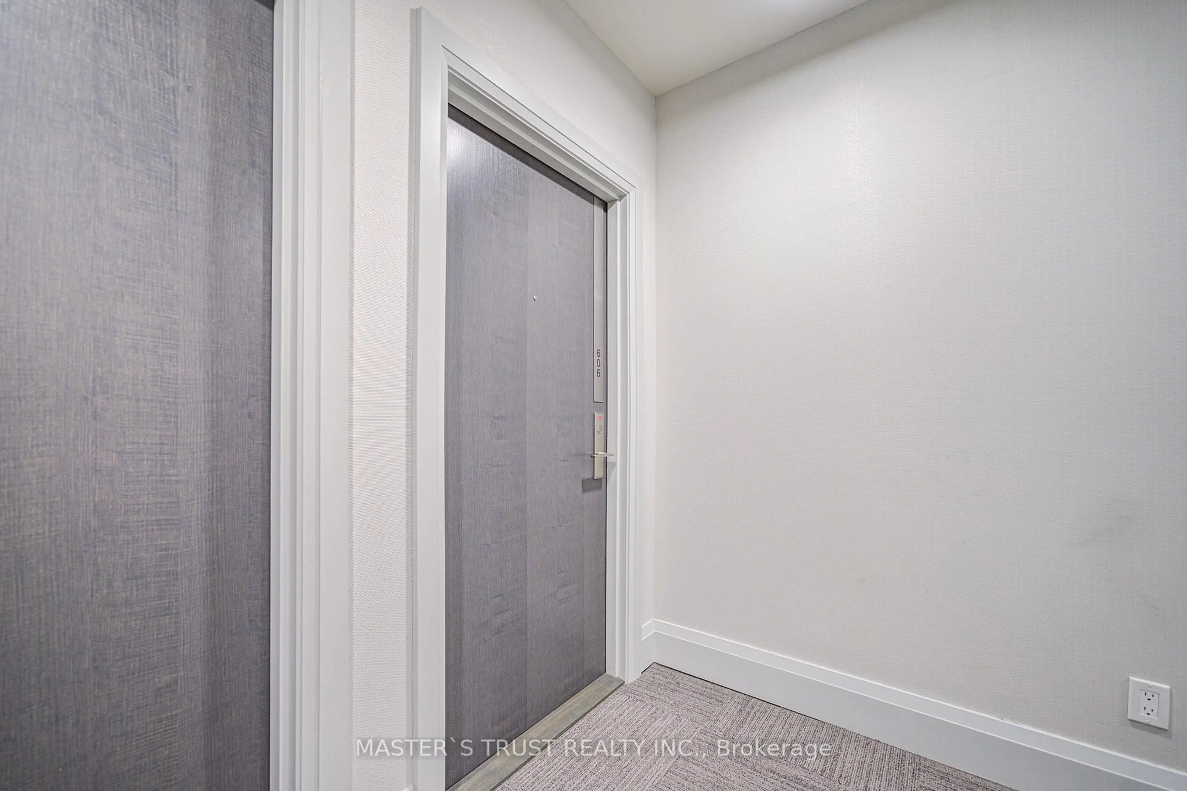 Indoor entryway for 188 Cumberland St #606, Toronto Ontario M5R 0B6