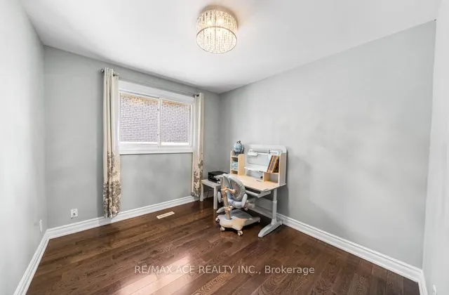 Additional property image - 6 Oldborough Circ
