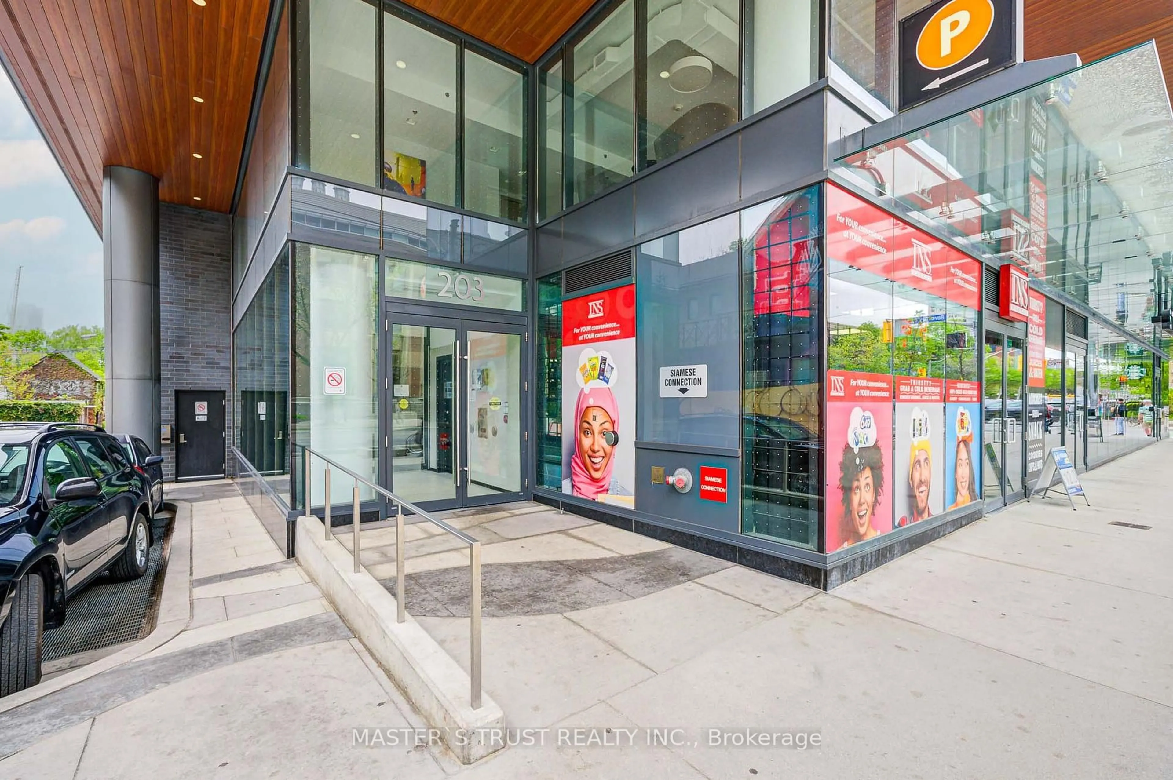 Indoor foyer for 203 College St #1007, Toronto Ontario M5T 0C8