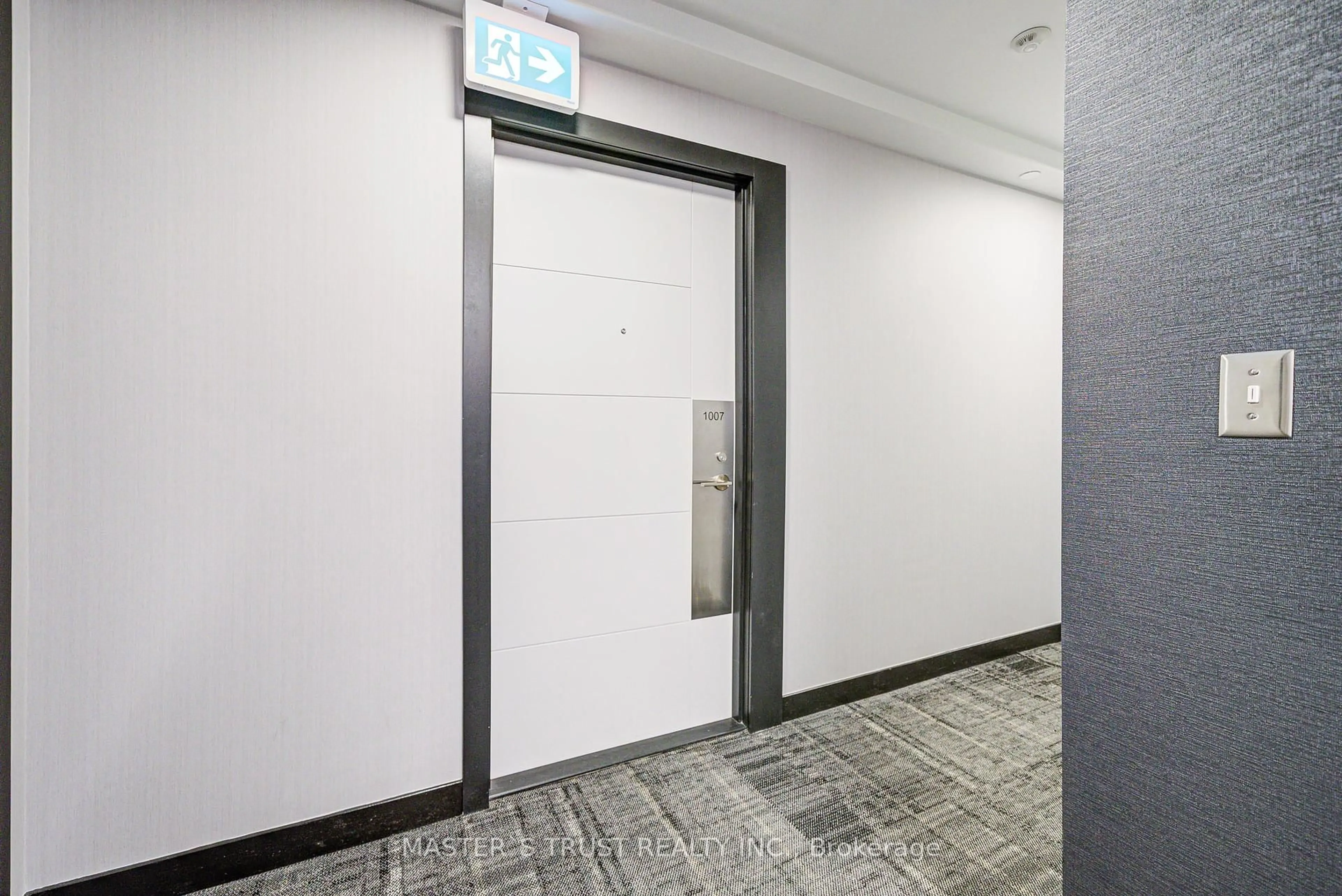 Indoor foyer for 203 College St #1007, Toronto Ontario M5T 0C8