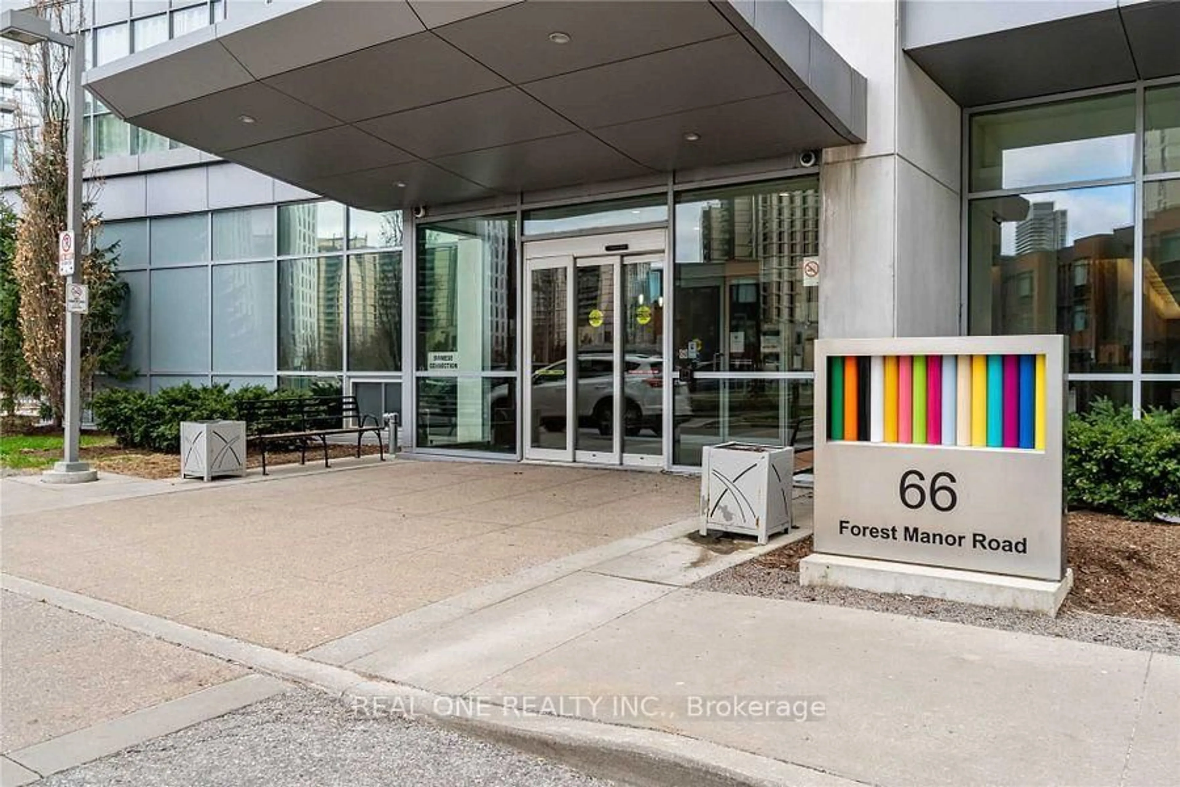 Indoor foyer for 66 Forest Manor Rd #213, Toronto Ontario M2J 0B7