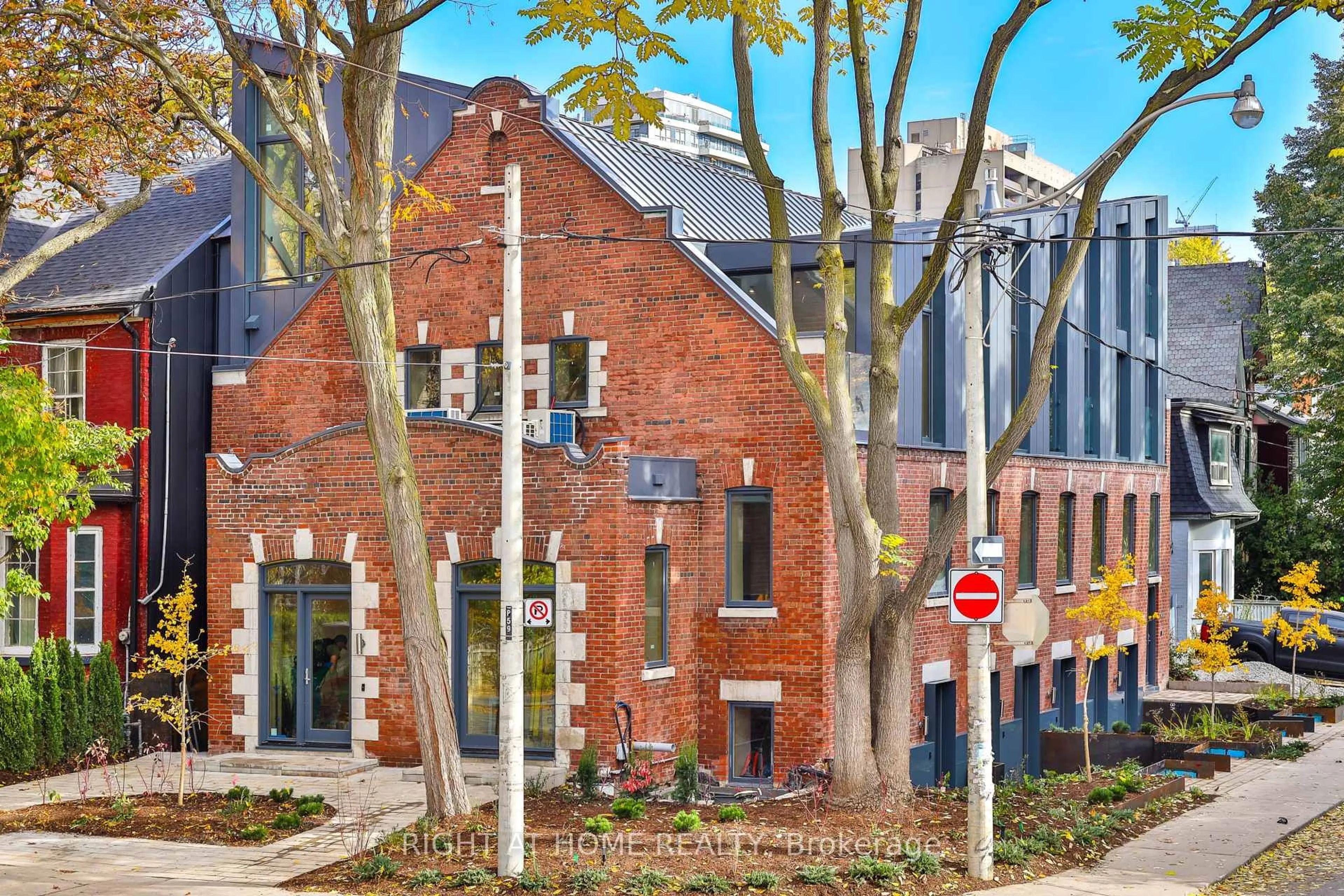 Home with brick exterior material, street for 225 Brunswick Ave #PH 1, Toronto Ontario M5S 2M6
