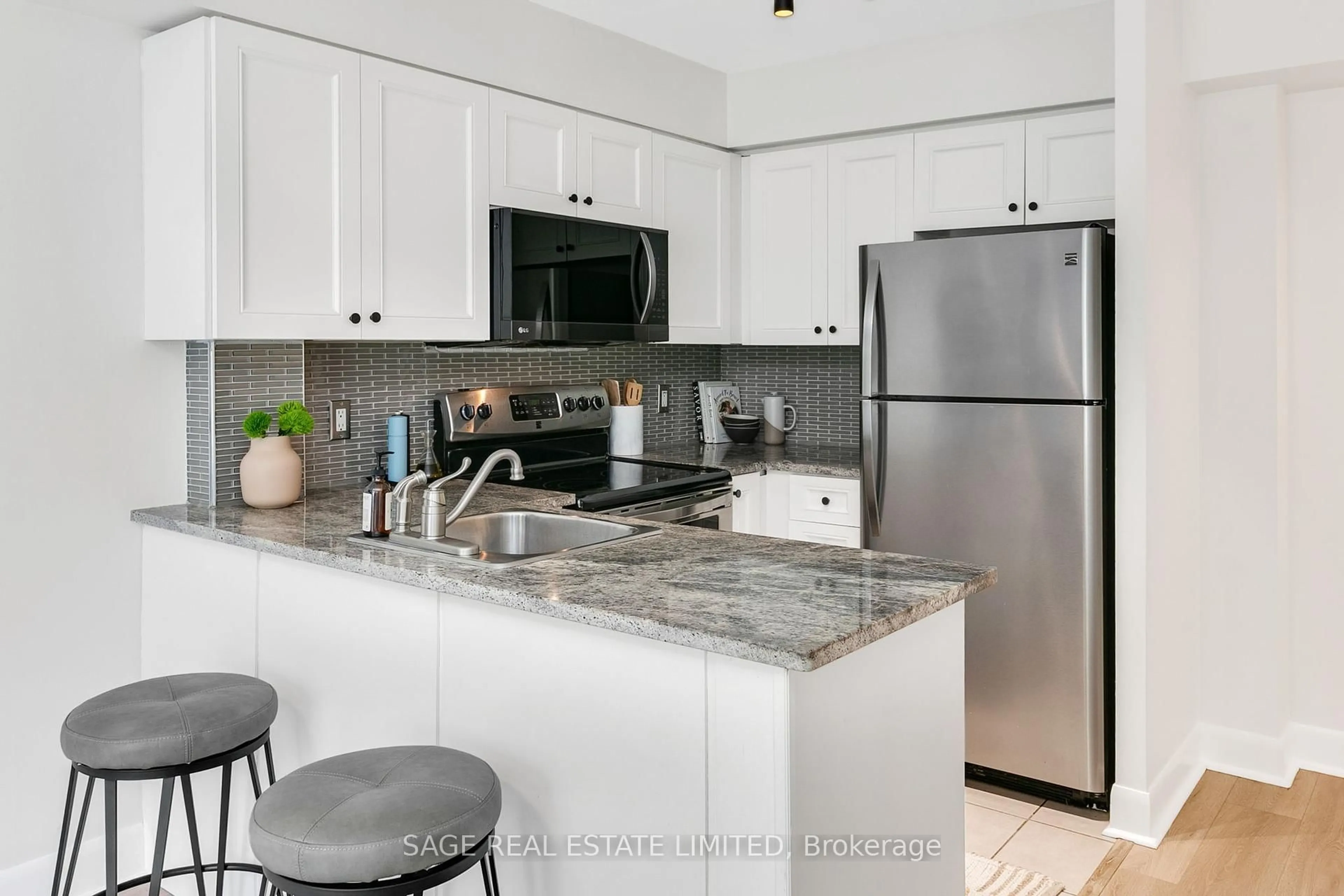 Standard kitchen, ceramic/tile floor for 415 Jarvis St #373, Toronto Ontario M4Y 2G8