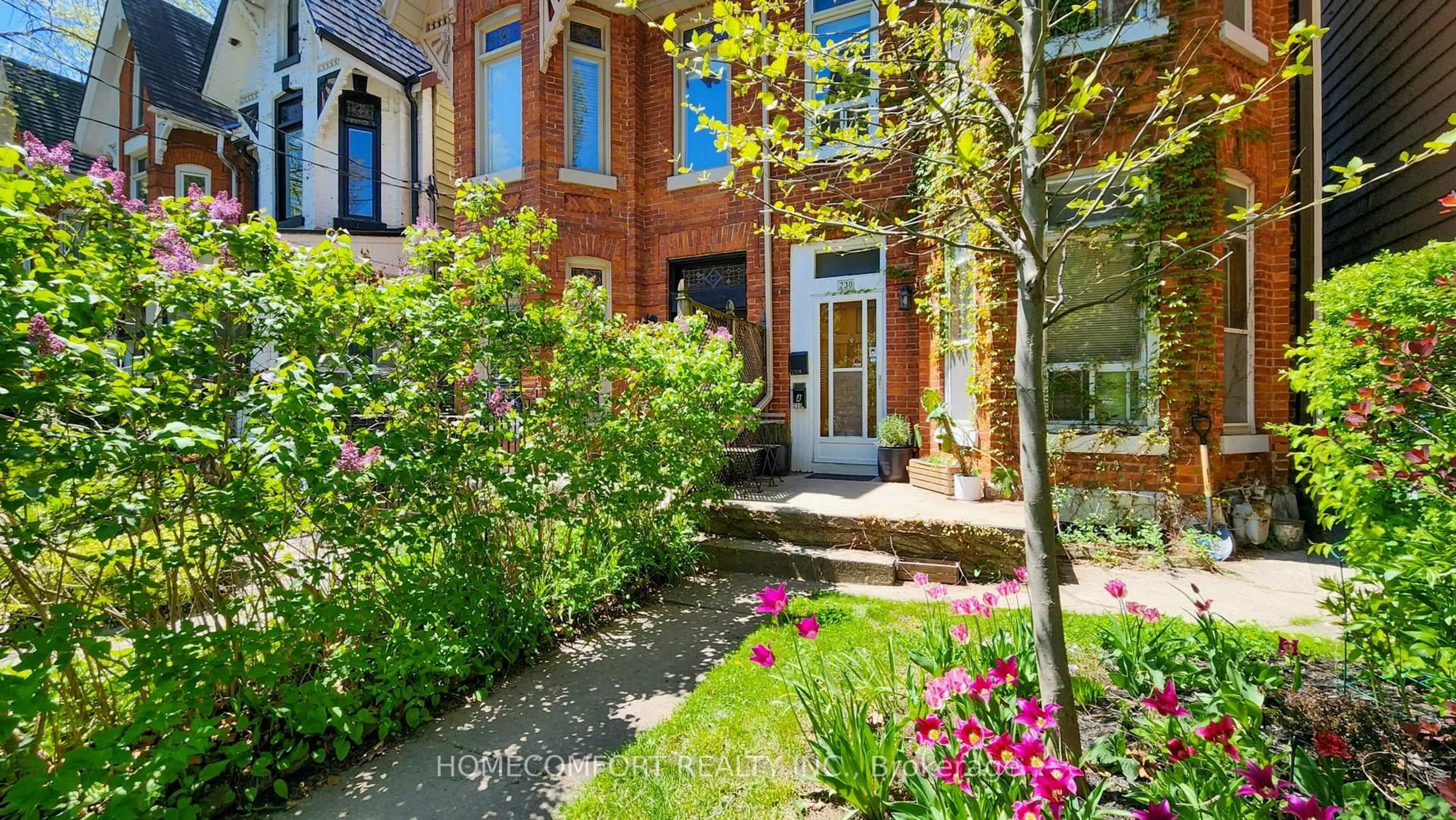 Home with brick exterior material, street for 230 Robert St, Toronto Ontario M5S 2K7