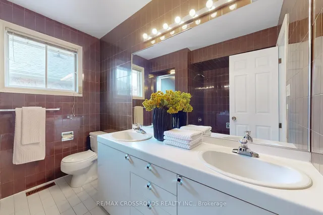 Additional property image - 8 Orchid Crt