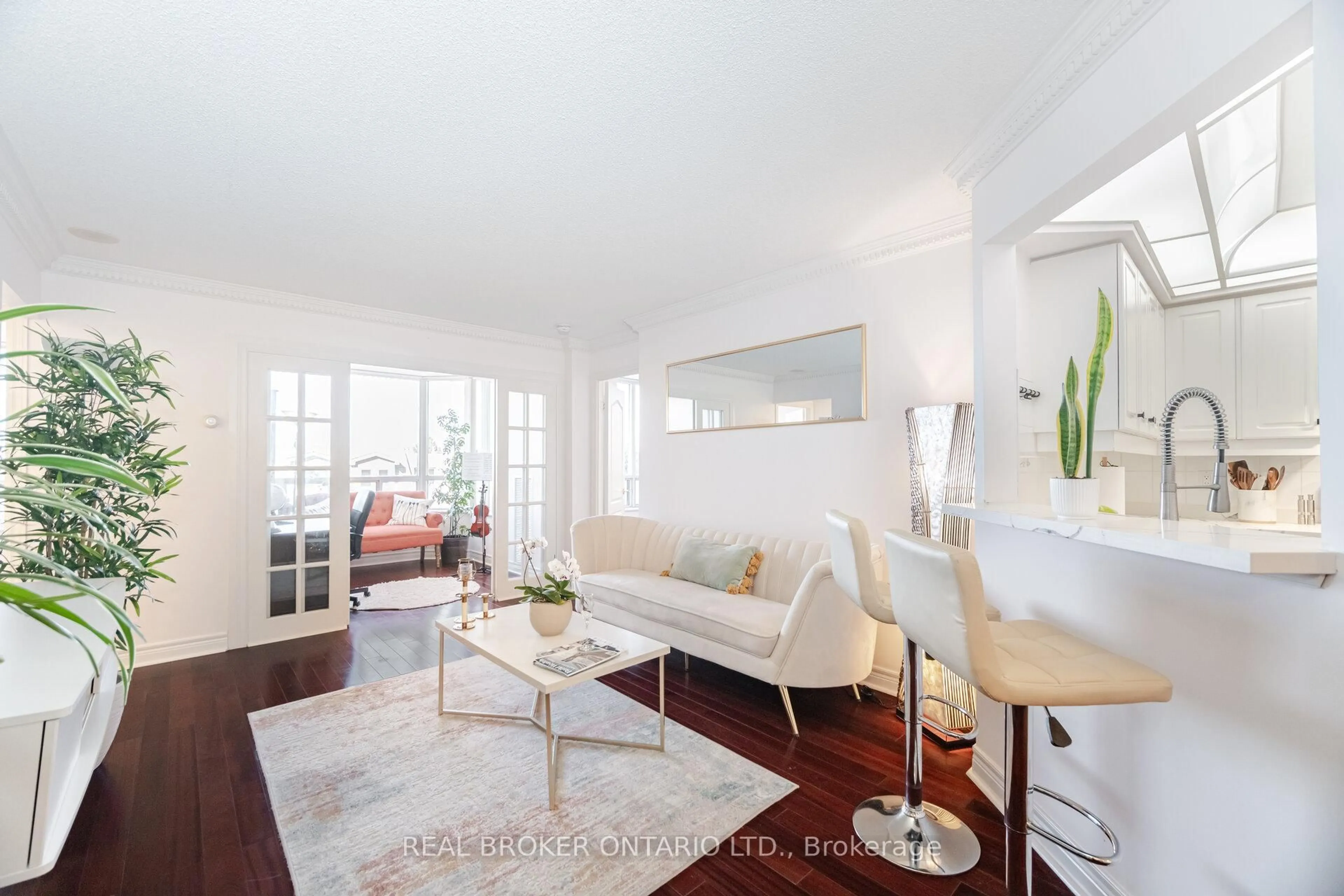 Living room with furniture, unknown for 5418 Yonge St #506, Toronto Ontario M2N 6X4
