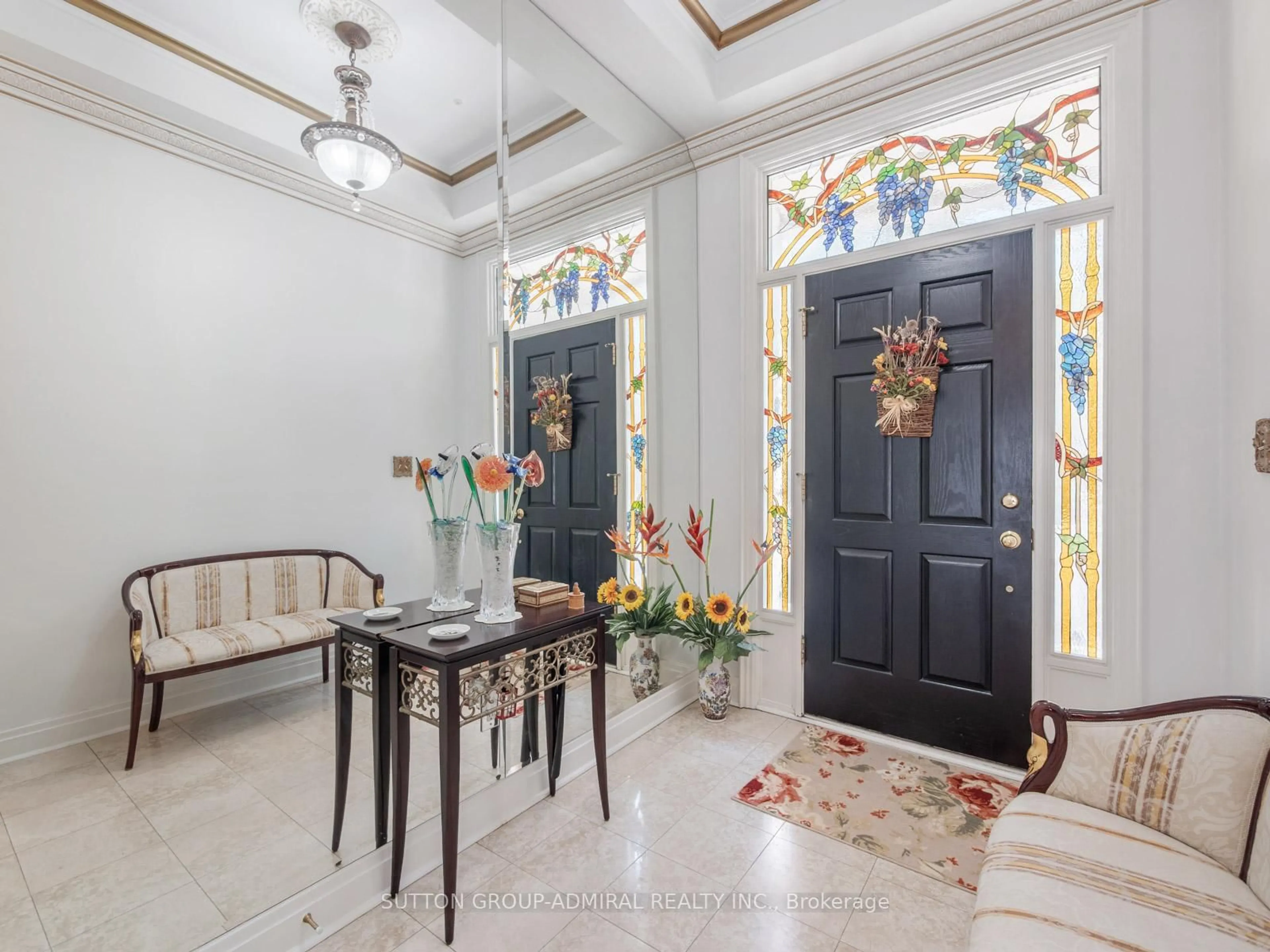 Indoor entryway for 220 Walmer Rd, Toronto Ontario M5R 3R7