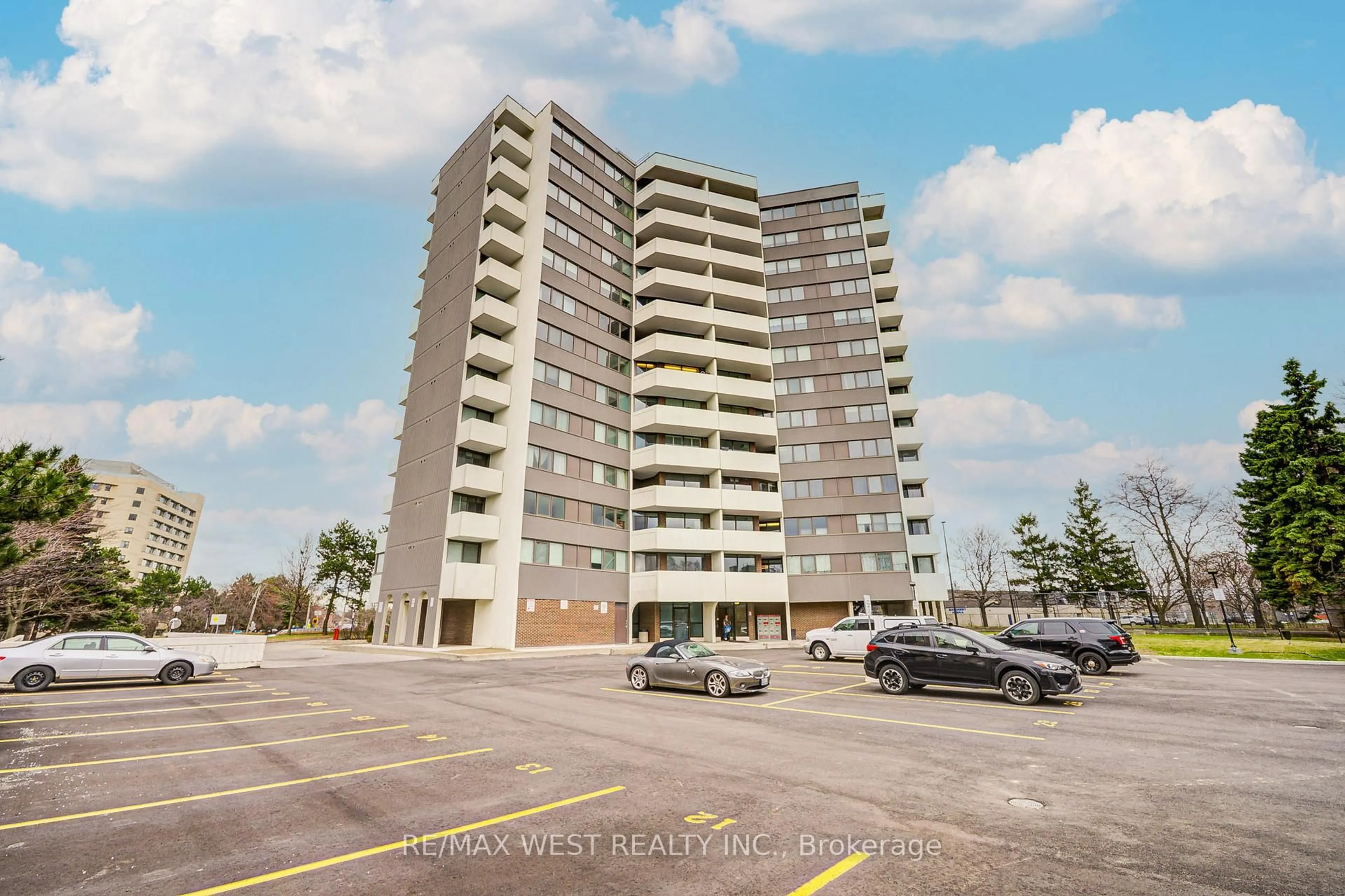 Unknown for 150 Neptune Dr #906, Toronto Ontario L6R 0T7